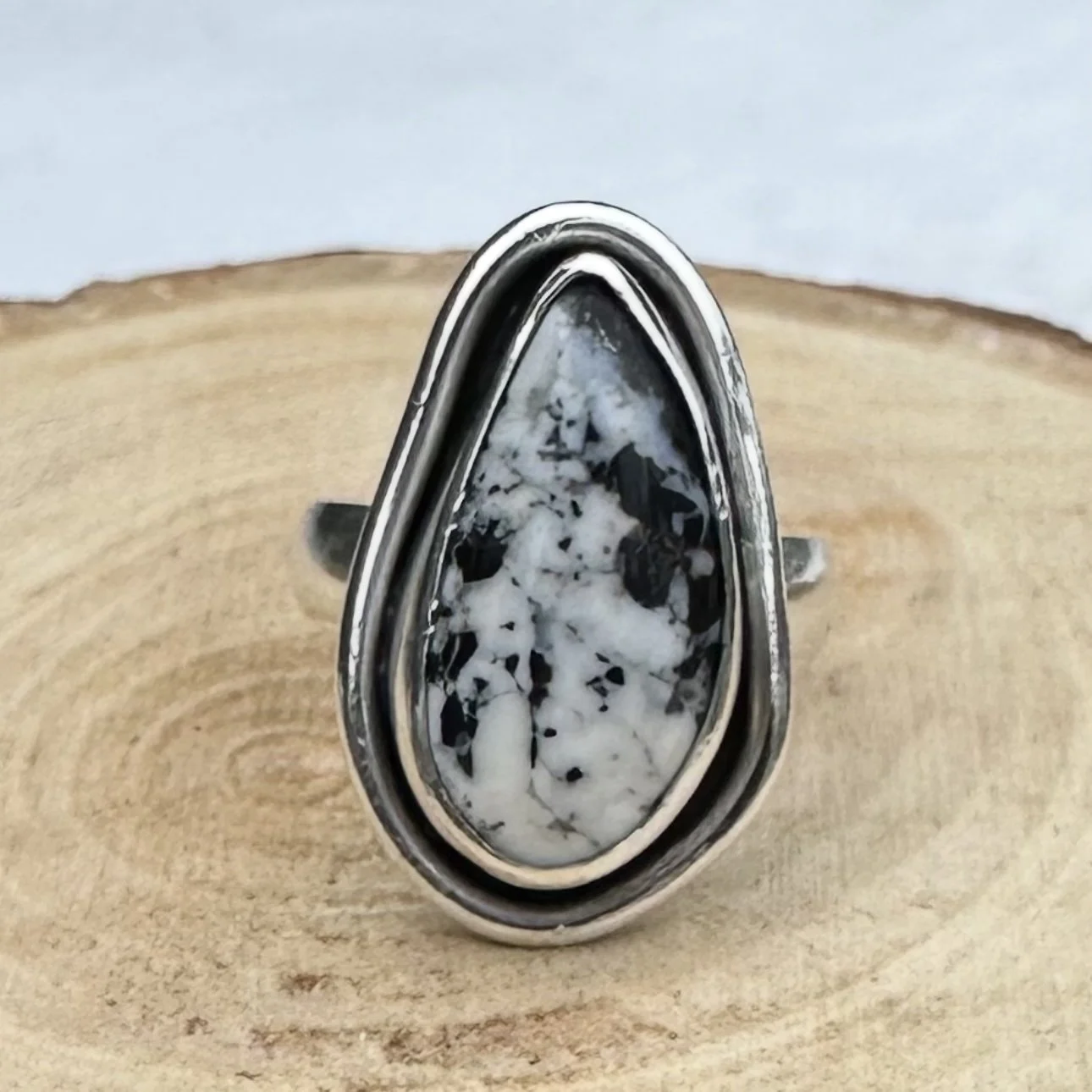 White Buffalo Turquoise, Size 8