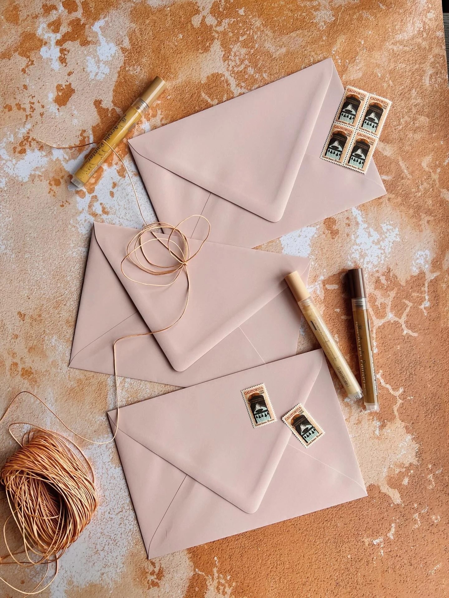 Nothing like some summery earth tones to help you forget the frost outside 🌼 

Looking forward to spending more time with these gorgeous envelopes from @northernprintingco !

#weddinginvitations #microwedding #califoniawedding #vintagestamps