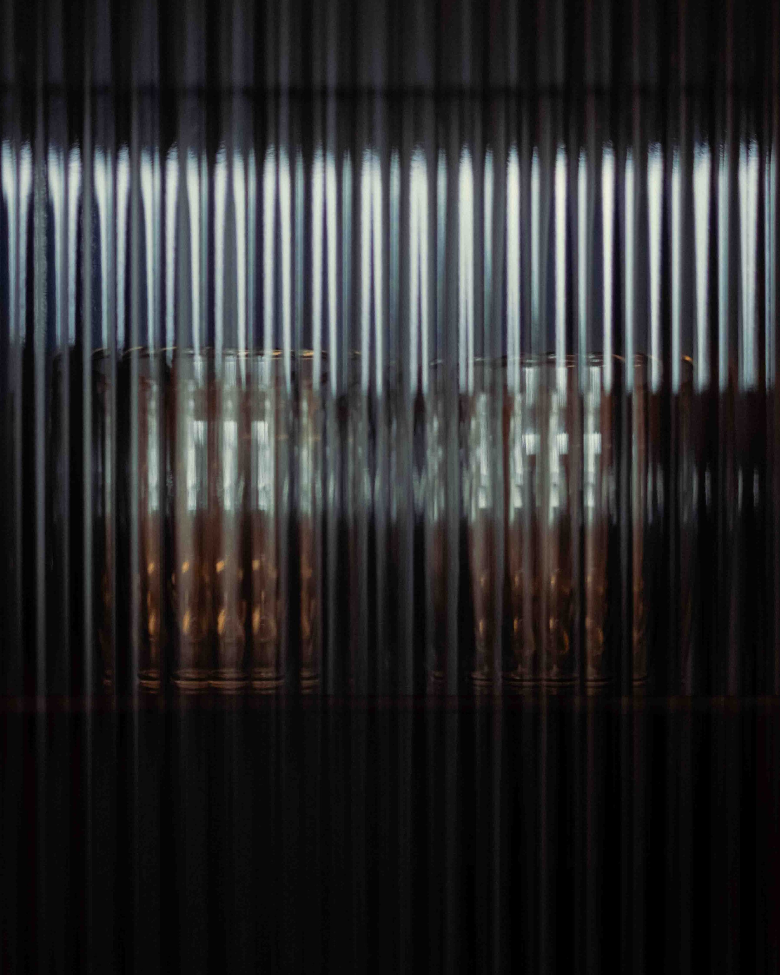 photo prise au Markus coffee d'un placard en plastique ondulé