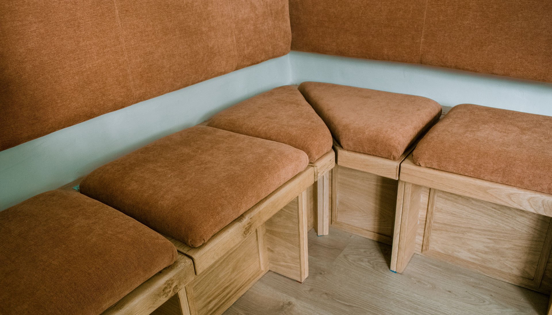 Oak-Corner-Kitchen-Bench.jpg