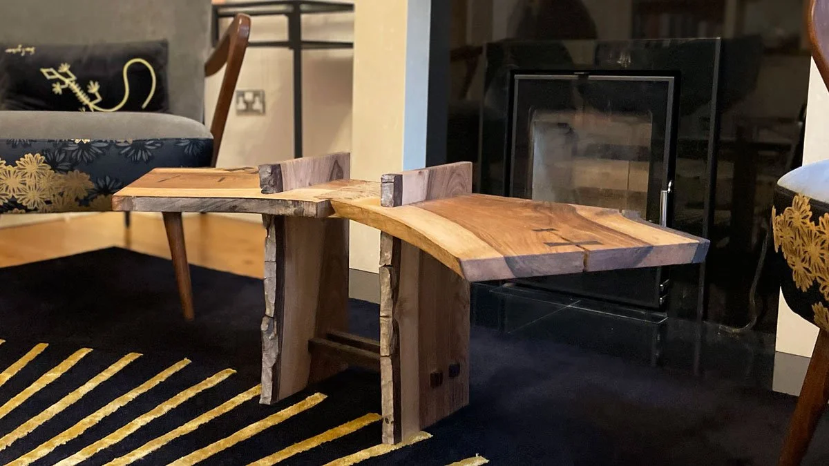 Eltilt Table