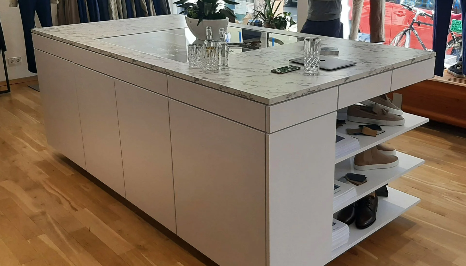 Tailor’s Consultation Table