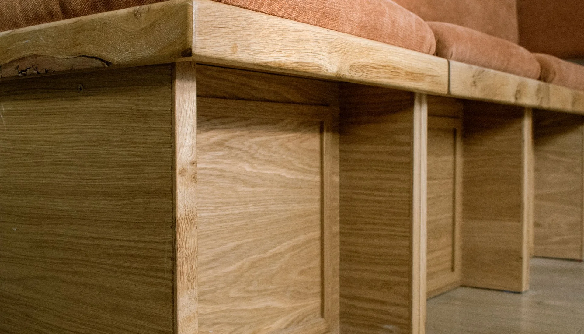 Oak-Corner-Kitchen-Bench.jpg