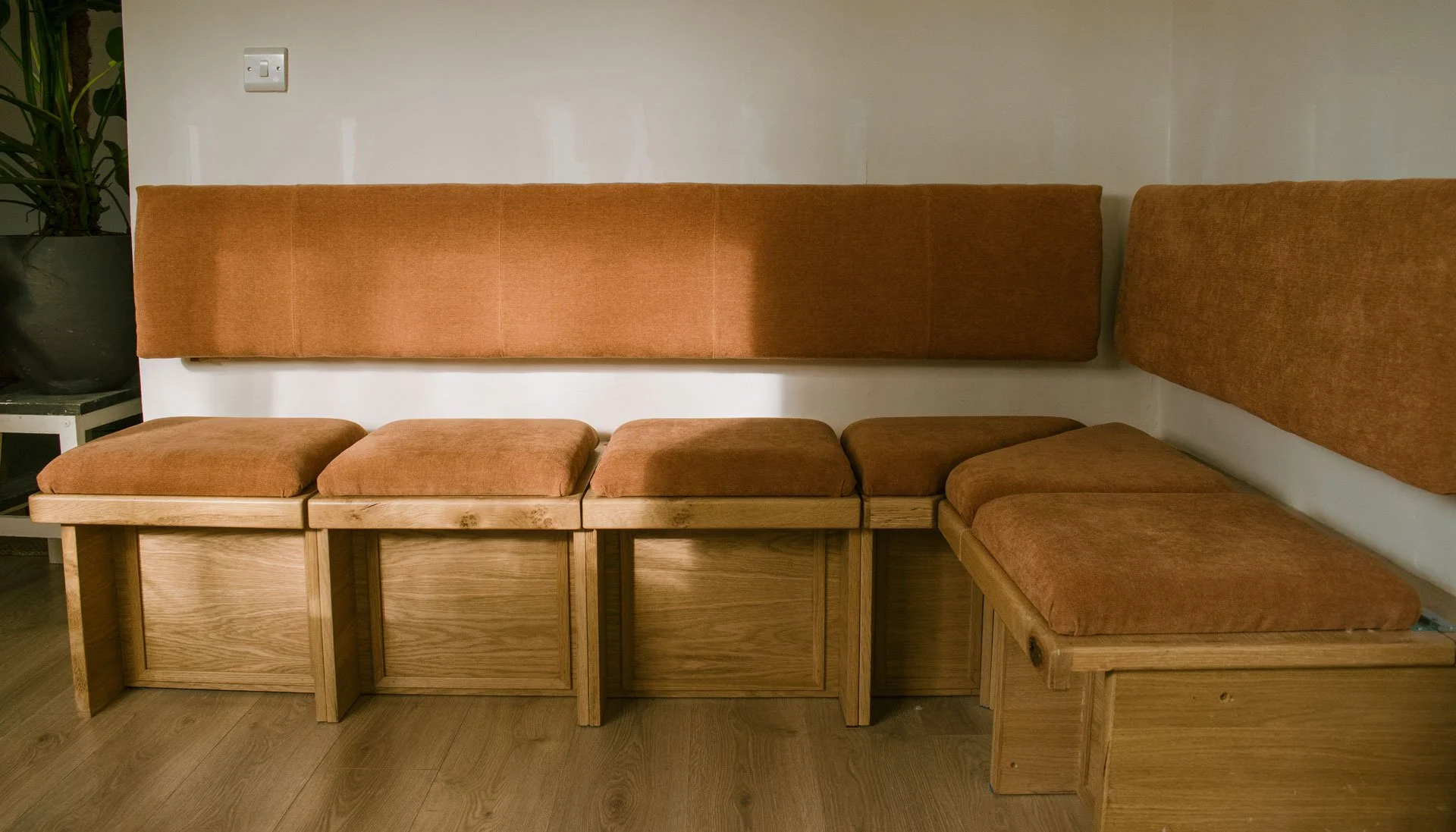 Oak-Corner-Kitchen-Bench.jpg
