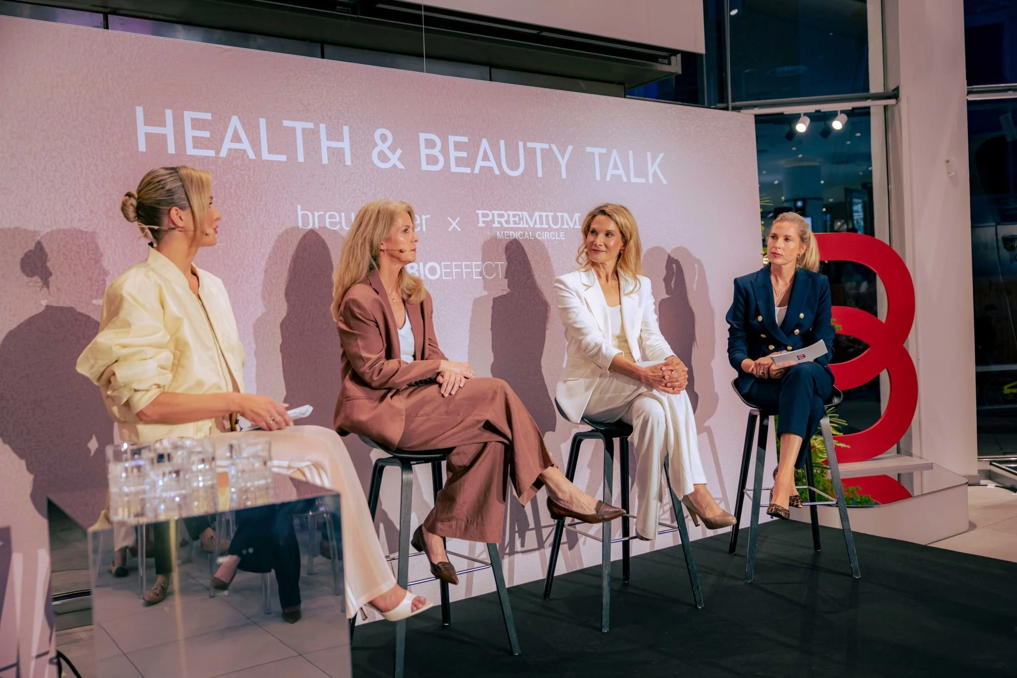 The Science of Skin Renewal - Beauty &amp; Health Talk von Premium Medical Circle