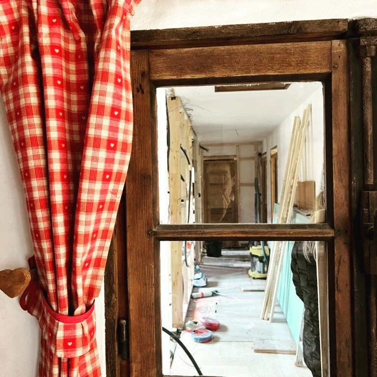 I spy some works being done to the Nest. We are upgrading the place to have one ensuite bathroom, an individual toilet and a family size bathroom. Perfect for a large group. Ready December 2025

#TheNest #chalet_dhonneur #Chamonix