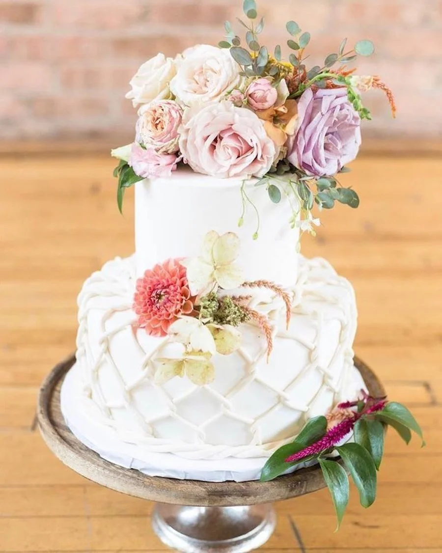 2 tier wedding cake ideas - cake decorated with flowers