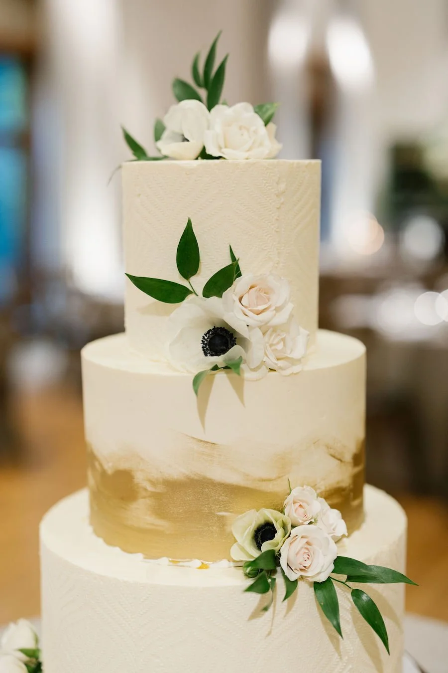 cupcakes vs cake - wedding cake