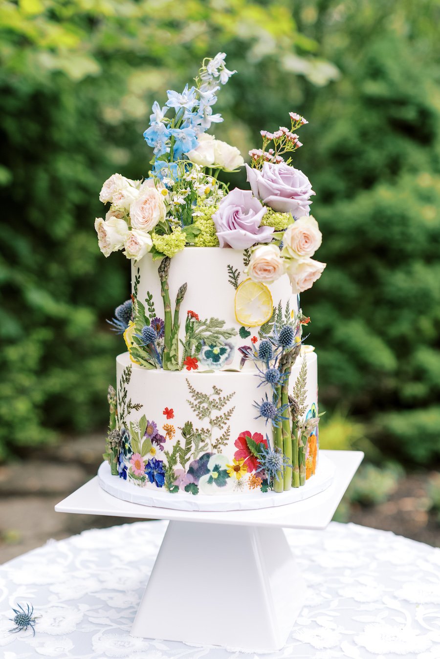 How to Decorate a Cake with Flowers: What to Know