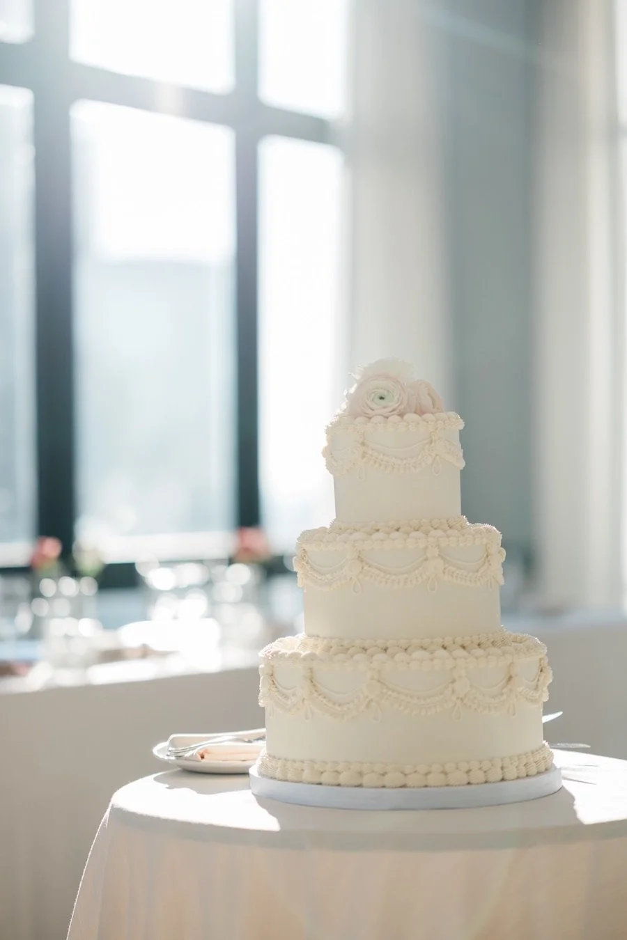 how to tier a cake - intricately piped cake