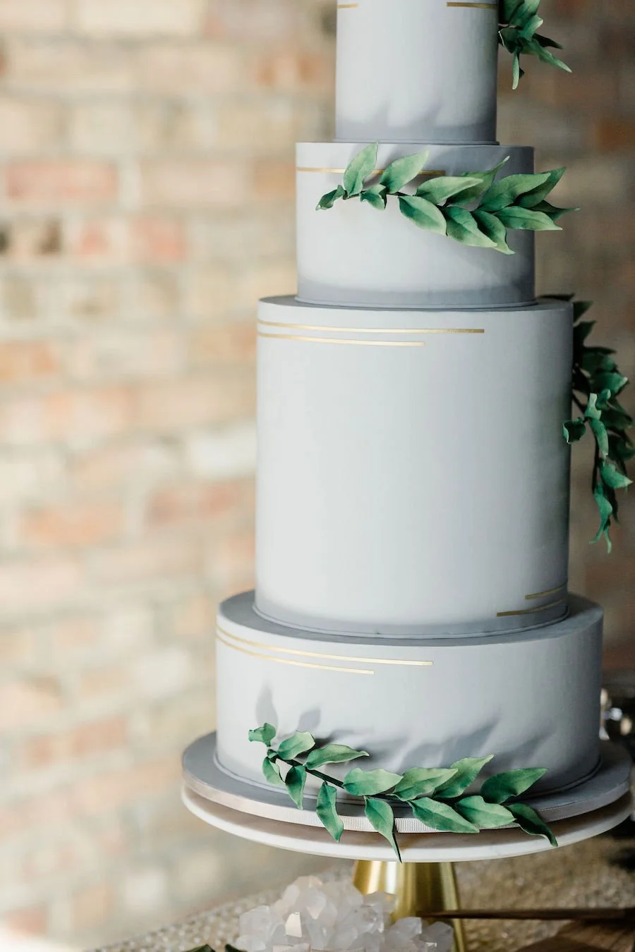 minimalist wedding cake