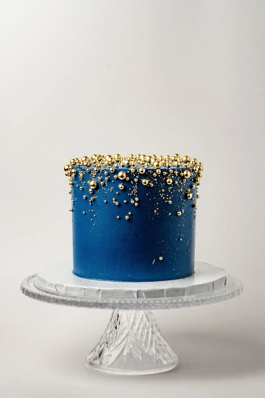 New Year's Eve cake ideas - Bauble Beauty from ECBG