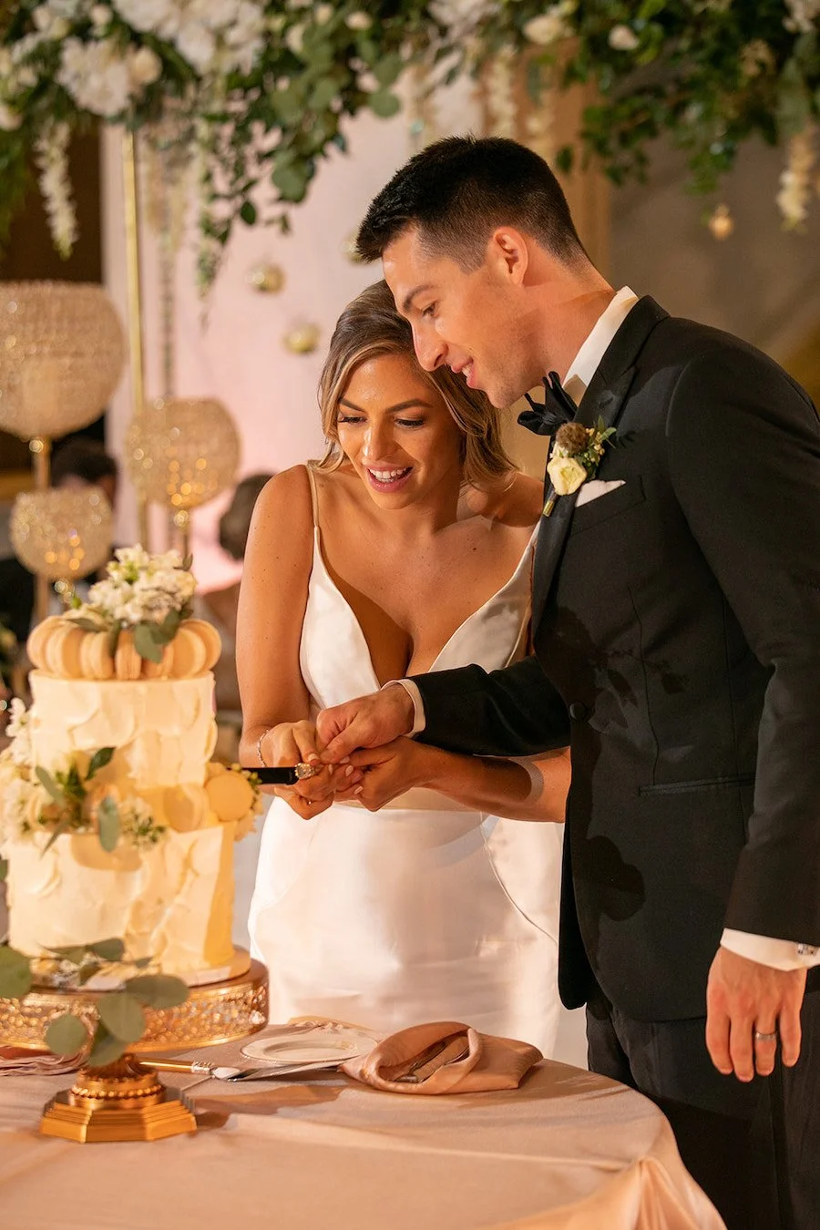 how much does a wedding cake cost in chicago - couple cutting their wedding cake