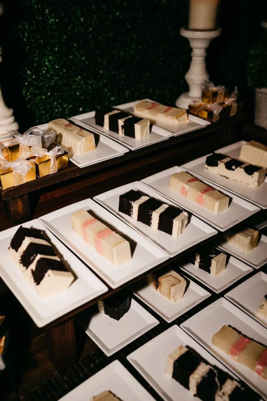 yellow cake vs vanilla cake - slices of vanilla cake and chocolate cake on plates