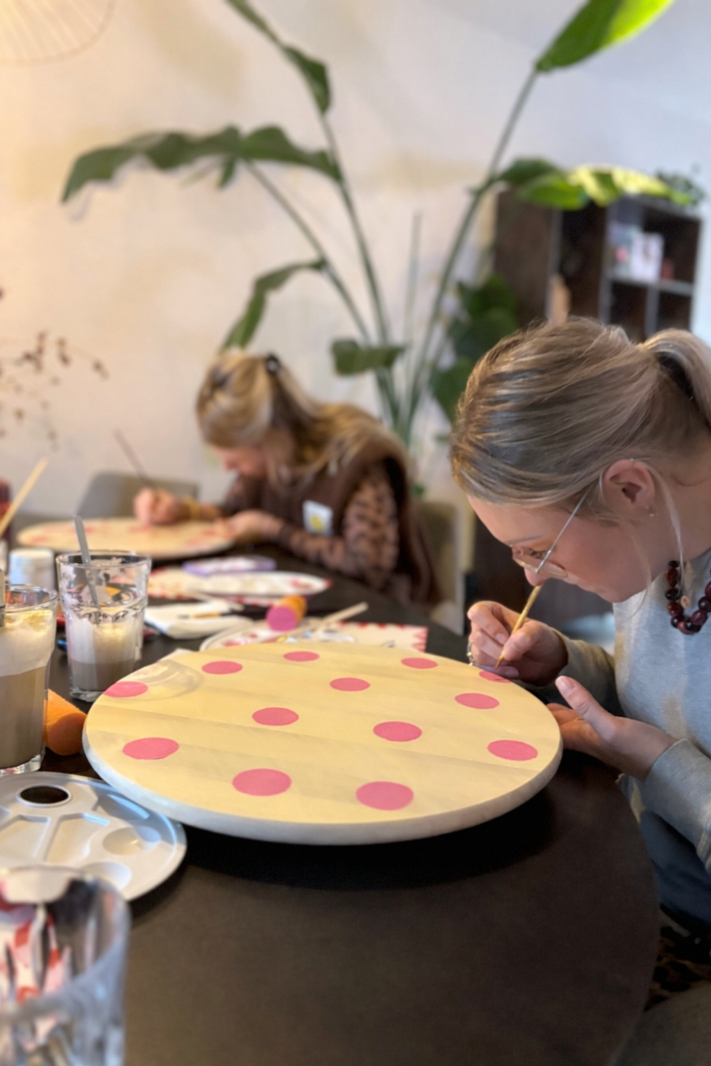 Atelier Fleure - Atelier aan tafel - Borrelplank schilderen