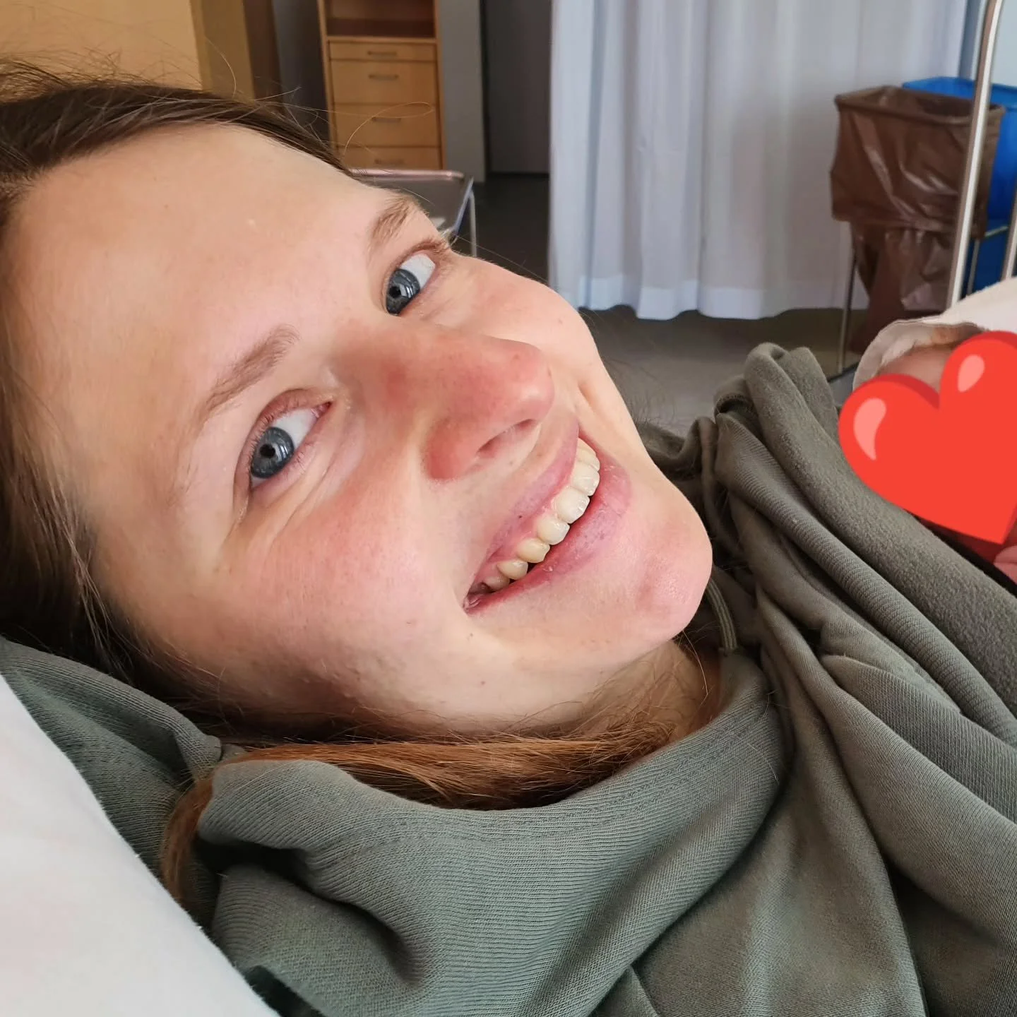 Vor 5 Jahren bist du zur Welt gekommen und hast mich zur Mutter gemacht. Dieses Foto ist gut eine halbe Stunde nach deiner Geburt entstanden. Gl&uuml;cklich und ersch&ouml;pft und erleichtert, dass es uns allen gut geht. 

Im Vorfeld wurde mir von me