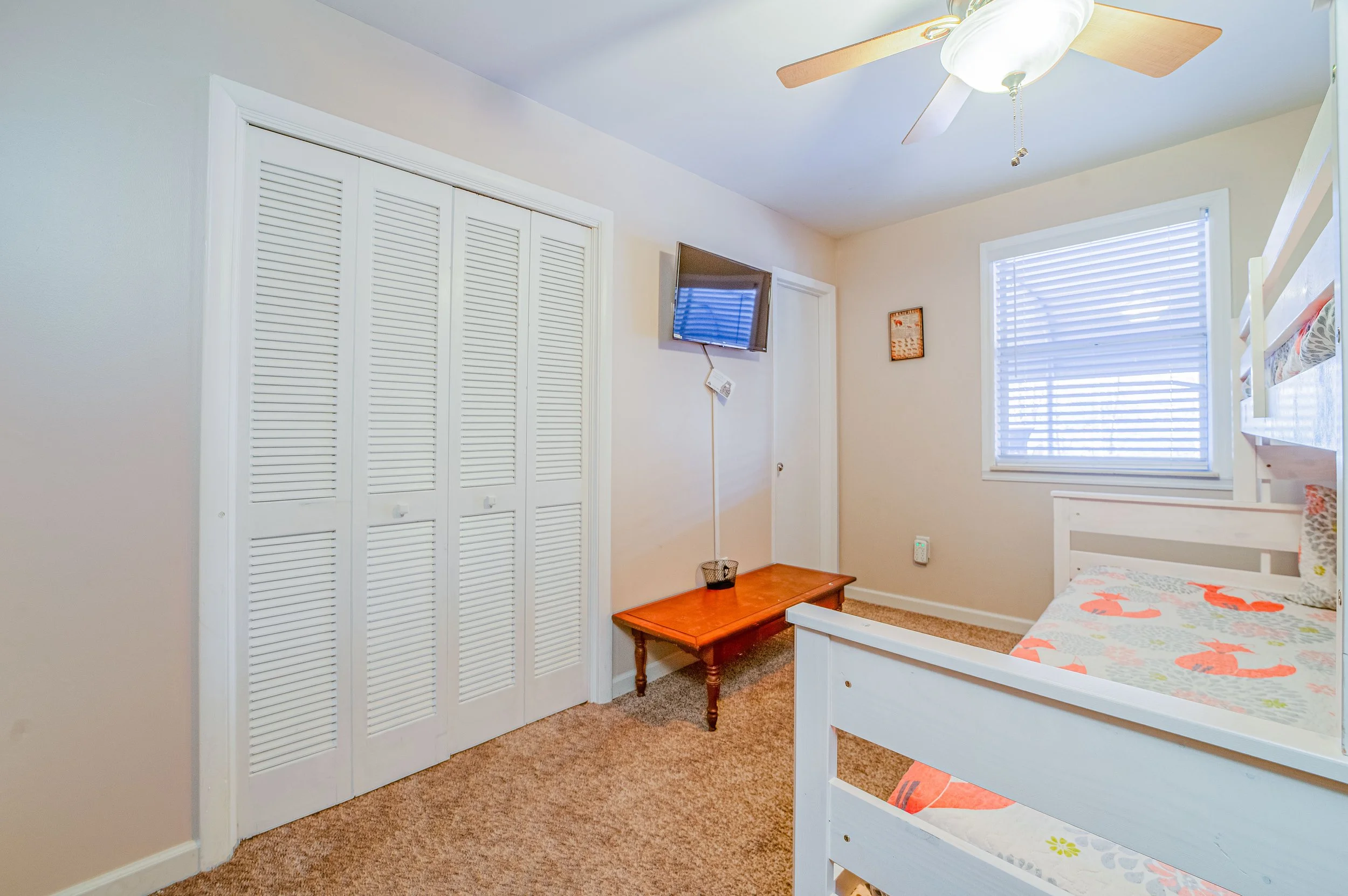 1276-PaulasHuskeyCir-23.jpg