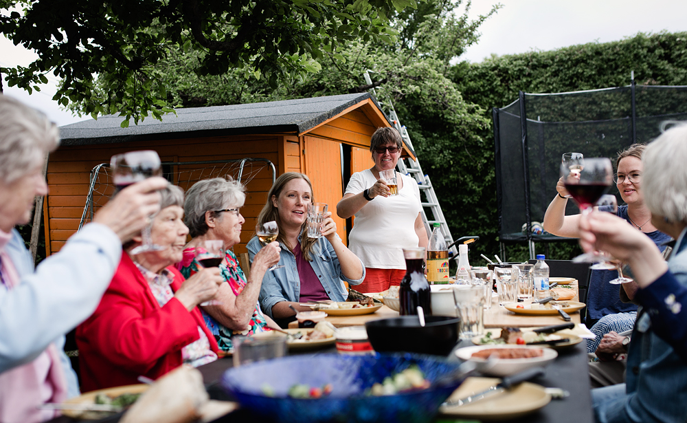 Möt månadens volontär Lotta, vår glada chaufför som också dukar upp till grillfest för våra gäster
