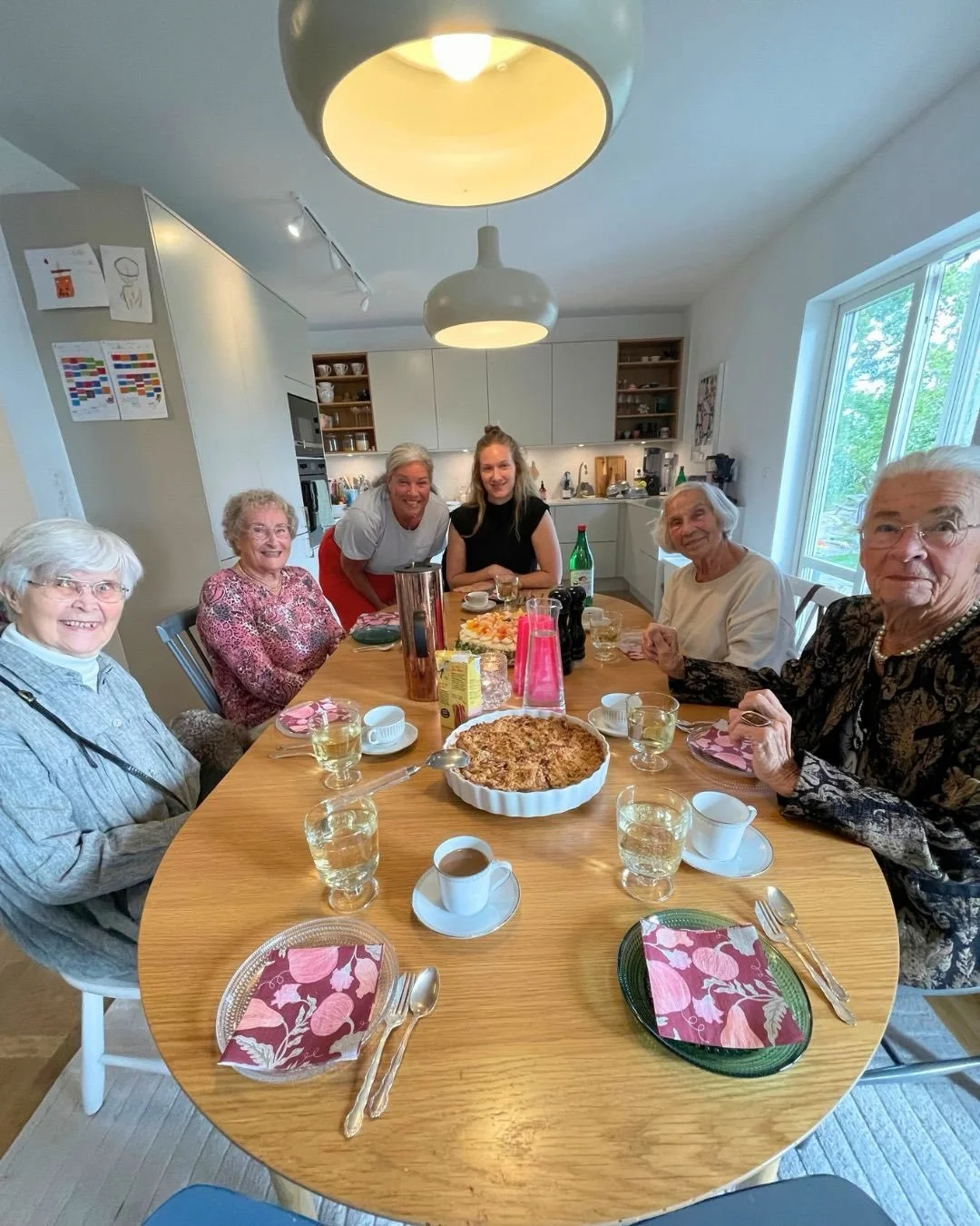 V&aring;ra fikatr&auml;ffar i september ❤️ H&auml;r kommer ett litet axplock av bilder fr&aring;n v&aring;ra 171 fikagrupper som tr&auml;ffades runt om i landet f&ouml;rra m&aring;naden. Som vanligt bj&ouml;ds det p&aring; h&auml;rliga samtal, skratt