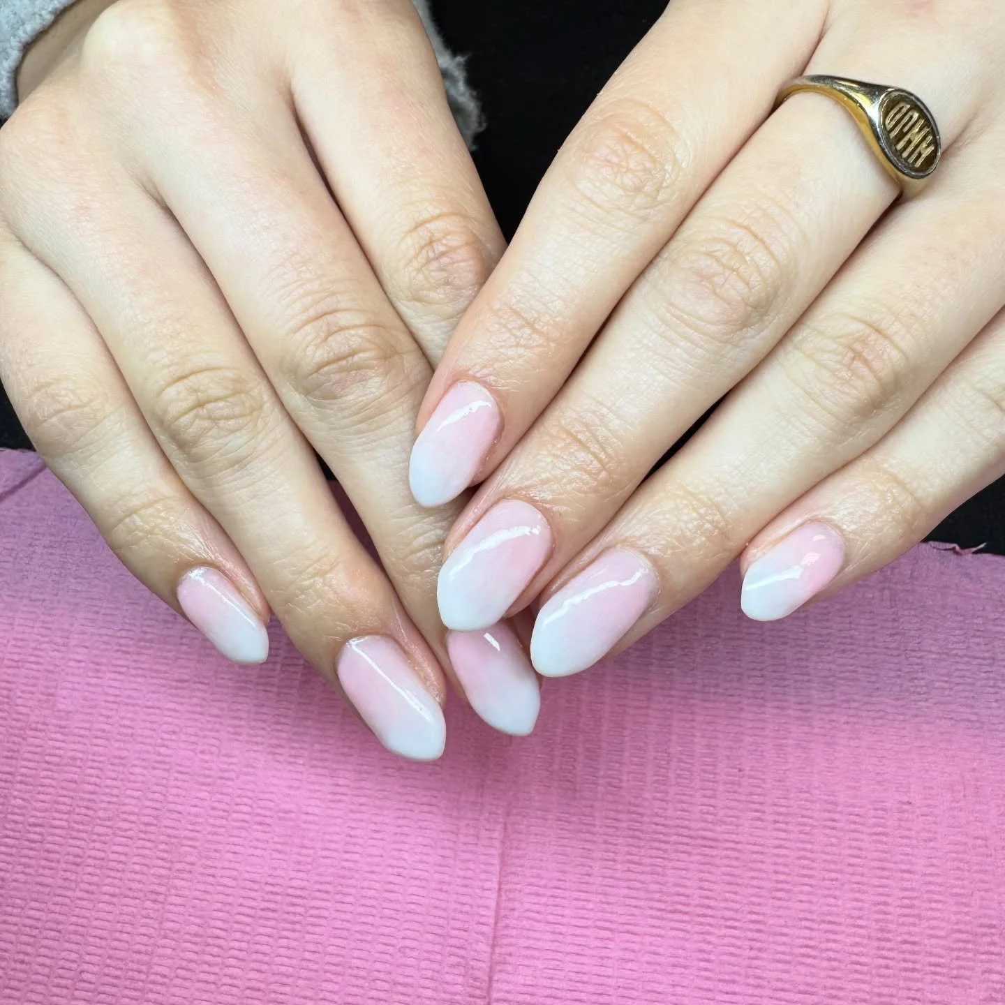 A little classy ombr&eacute; moment 🥂💅🏼

#scnails #gvlnails #taylorsscnails #yeahthatgreenville #acceptingnewclients