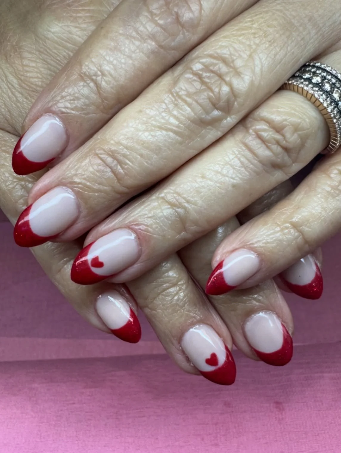 Since February is coming to an end, here is one of my favorite Vday sets from this month 🙌🏼❤️

#hardgel #handpainted #taylorsscnails