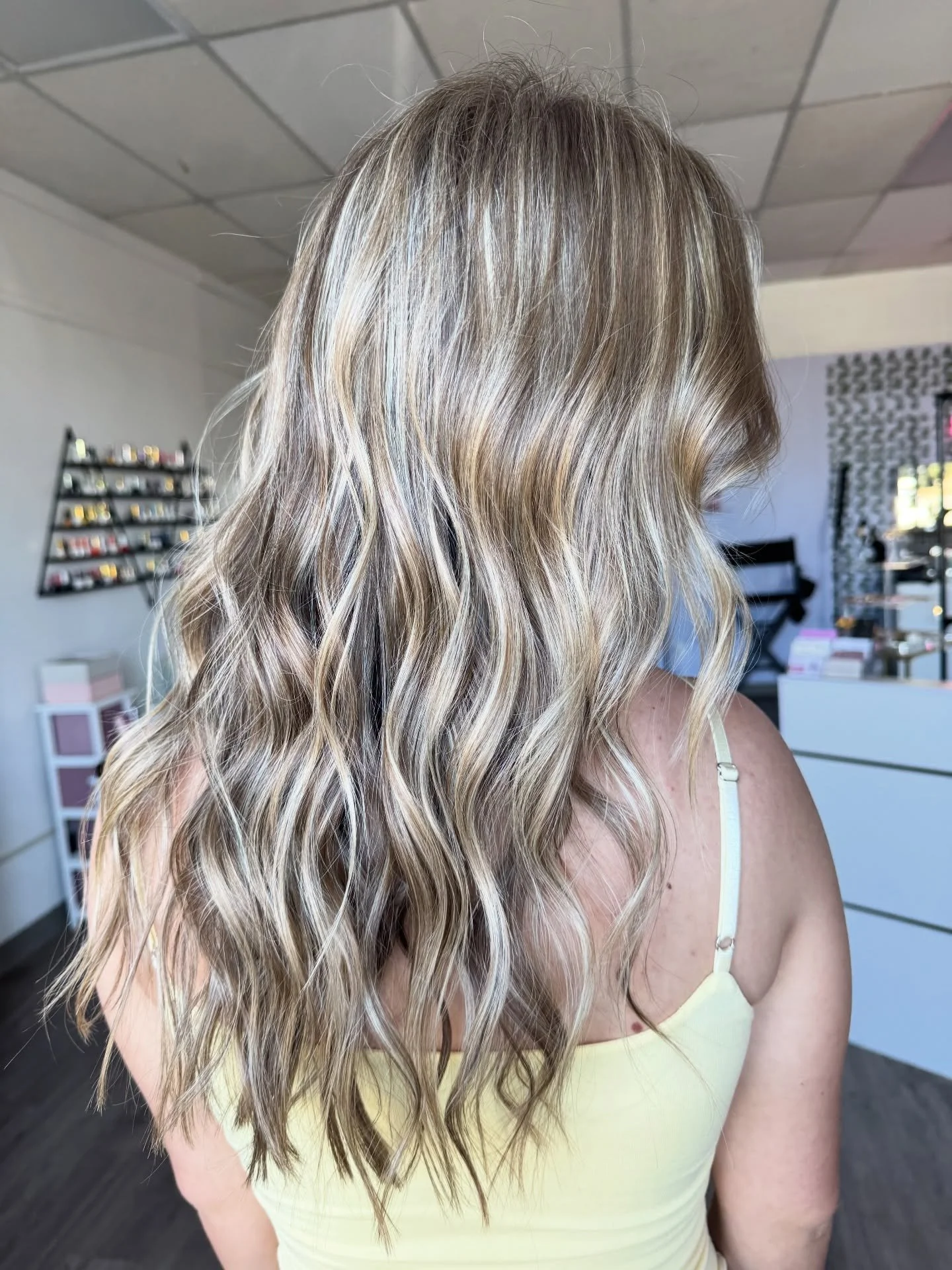 Summer time blonde☀️ swipe for the before 😋

#scsalon #taylorsscsalon #acceptingnewclients #yeahthatgreenville💚