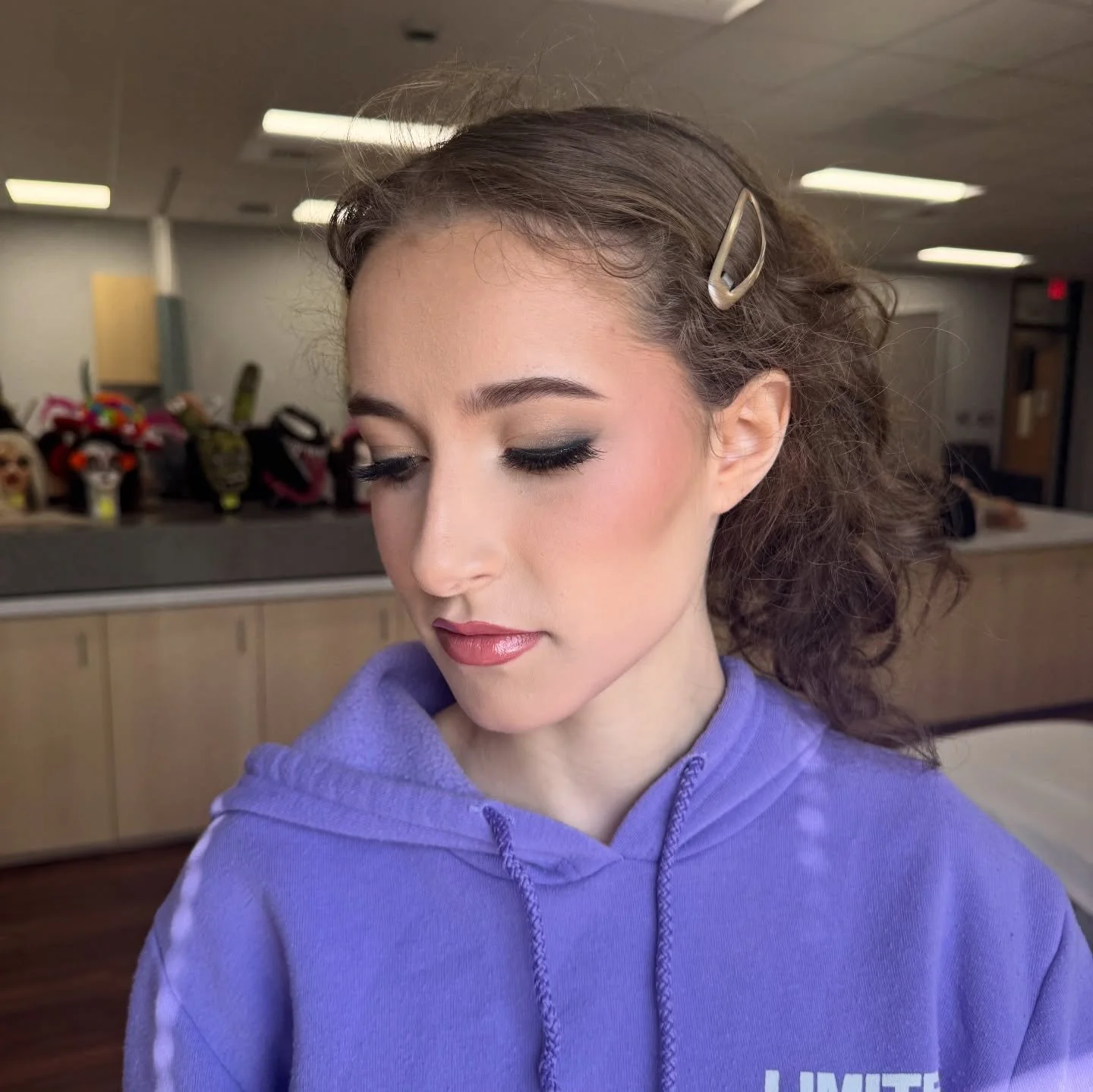 Yesterday&rsquo;s glam from a makeup class at @bondsesthetics !! This group of students was so fun to teach. Thank you for having me!!💕 @beauty__by__raquel 

#makeupclass #prohmua #scsalon #gvlscsalon