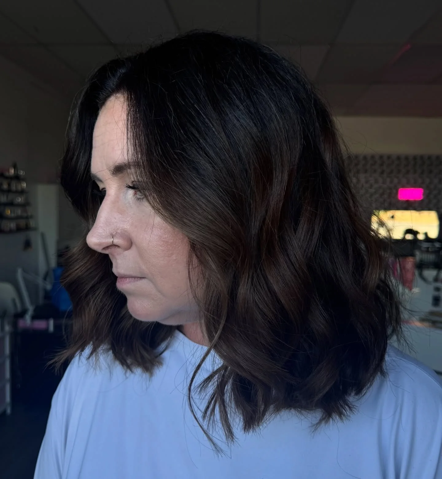 The perfect chocolate lob💇🏽&zwj;♀️✨

6 inches chopped off and a gloss refresh for the fall🍂 Are you looking to do something new with your hair for the upcoming holiday season? Spots are getting filled quick so message us to book your appointment ?