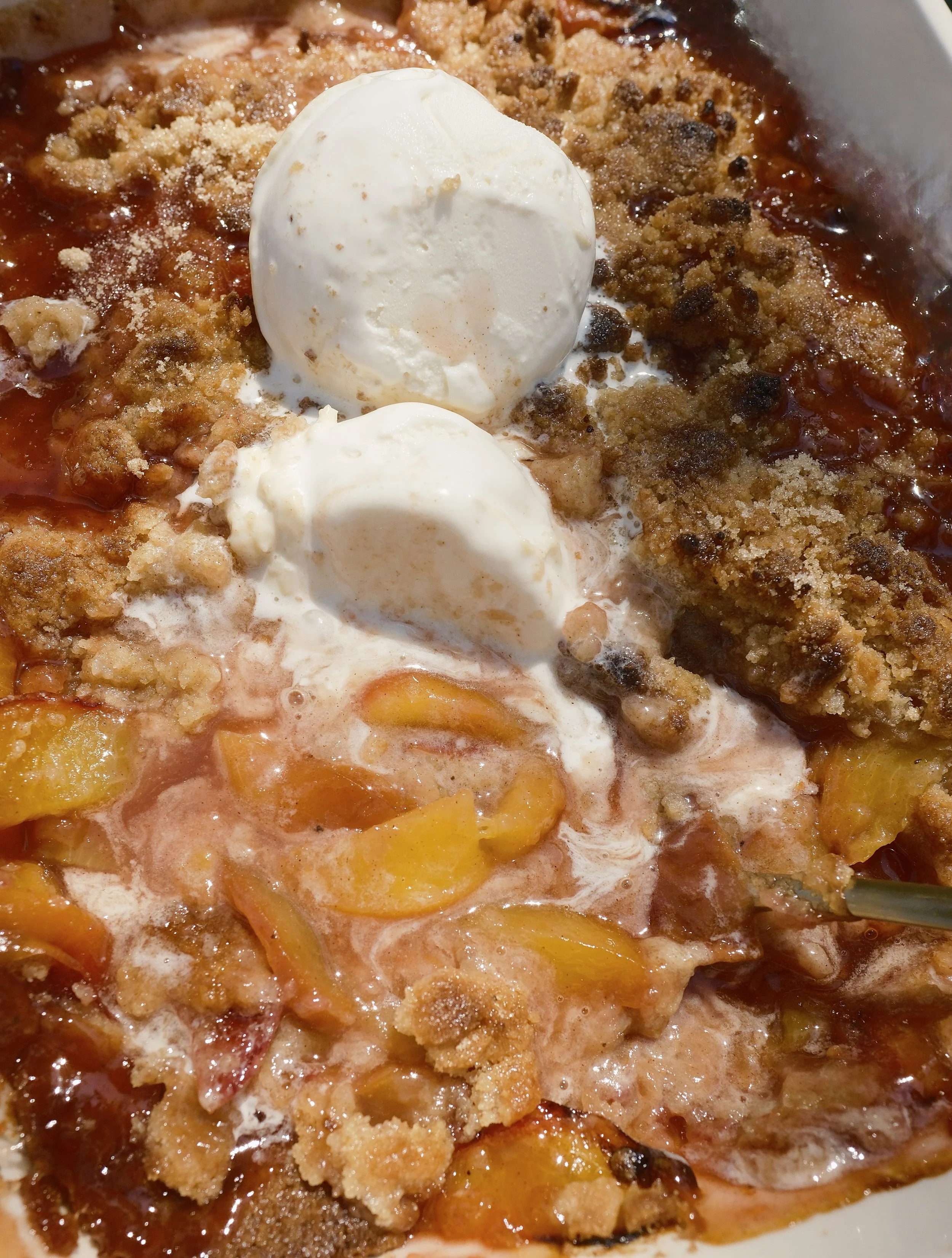 Cozy &amp; Fresh Summer Peach Crumble