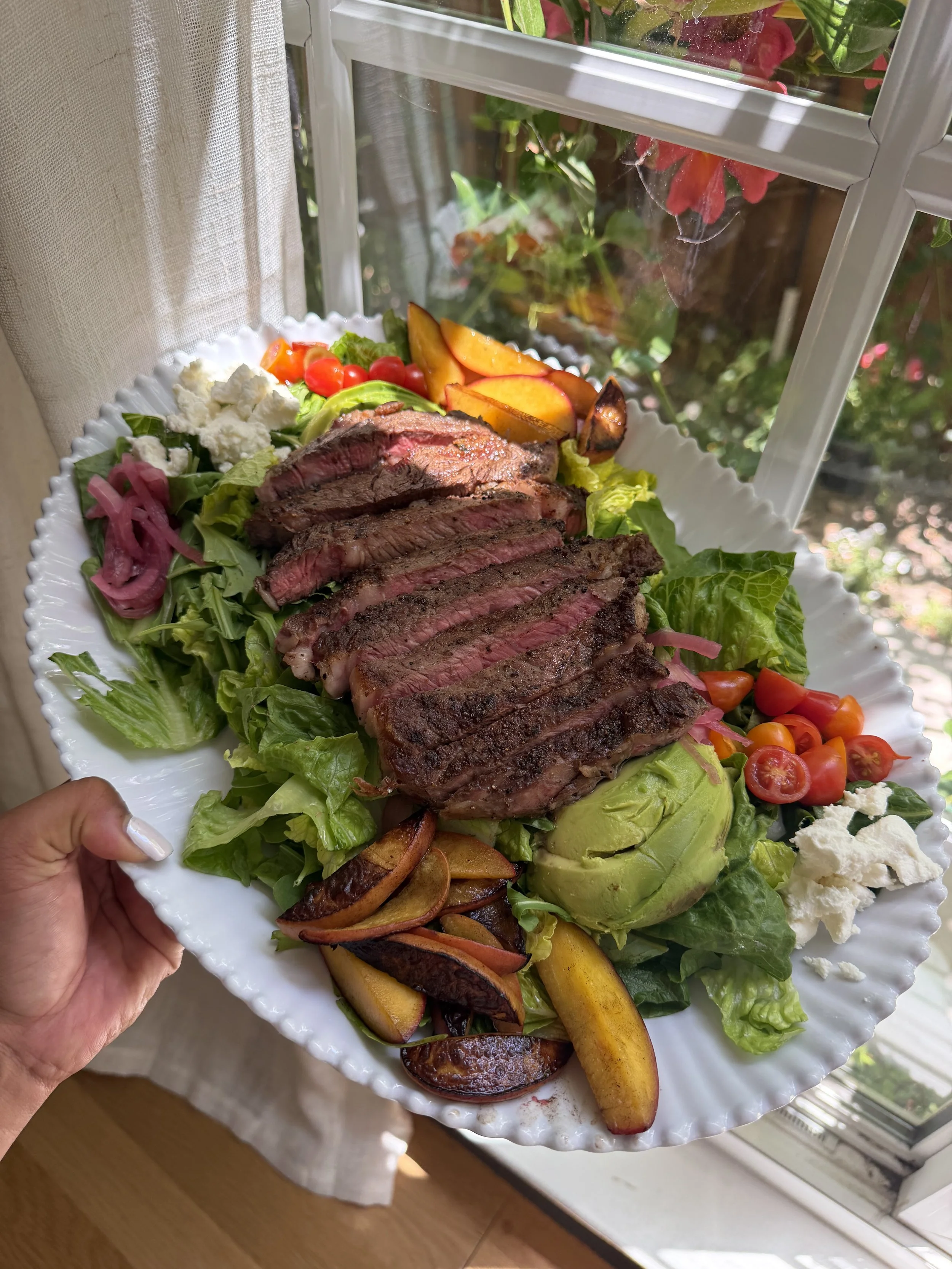 Summery Steak Salad With Grilled Peaches