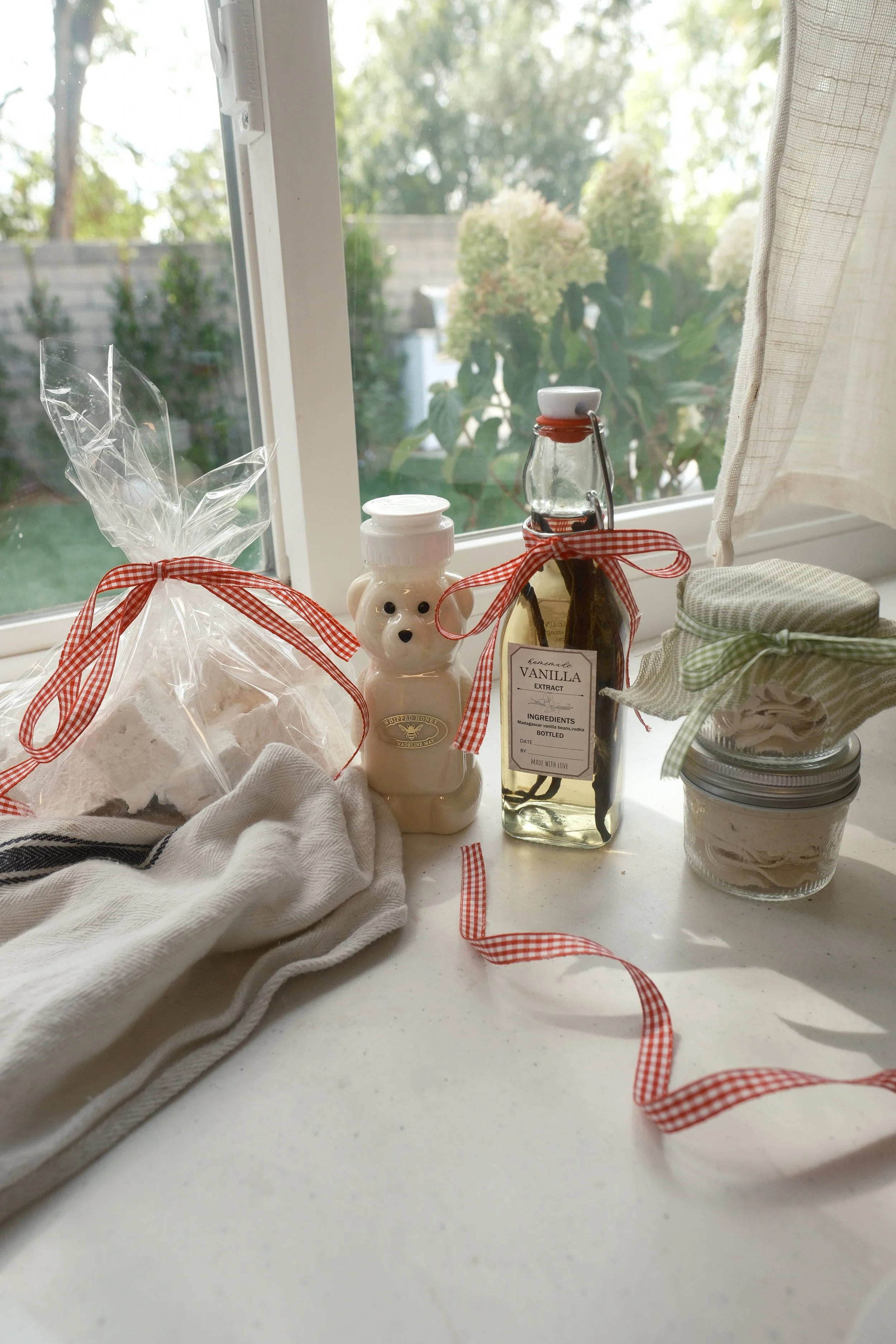 4 Edible Homemade Gifts To Make For People You Love