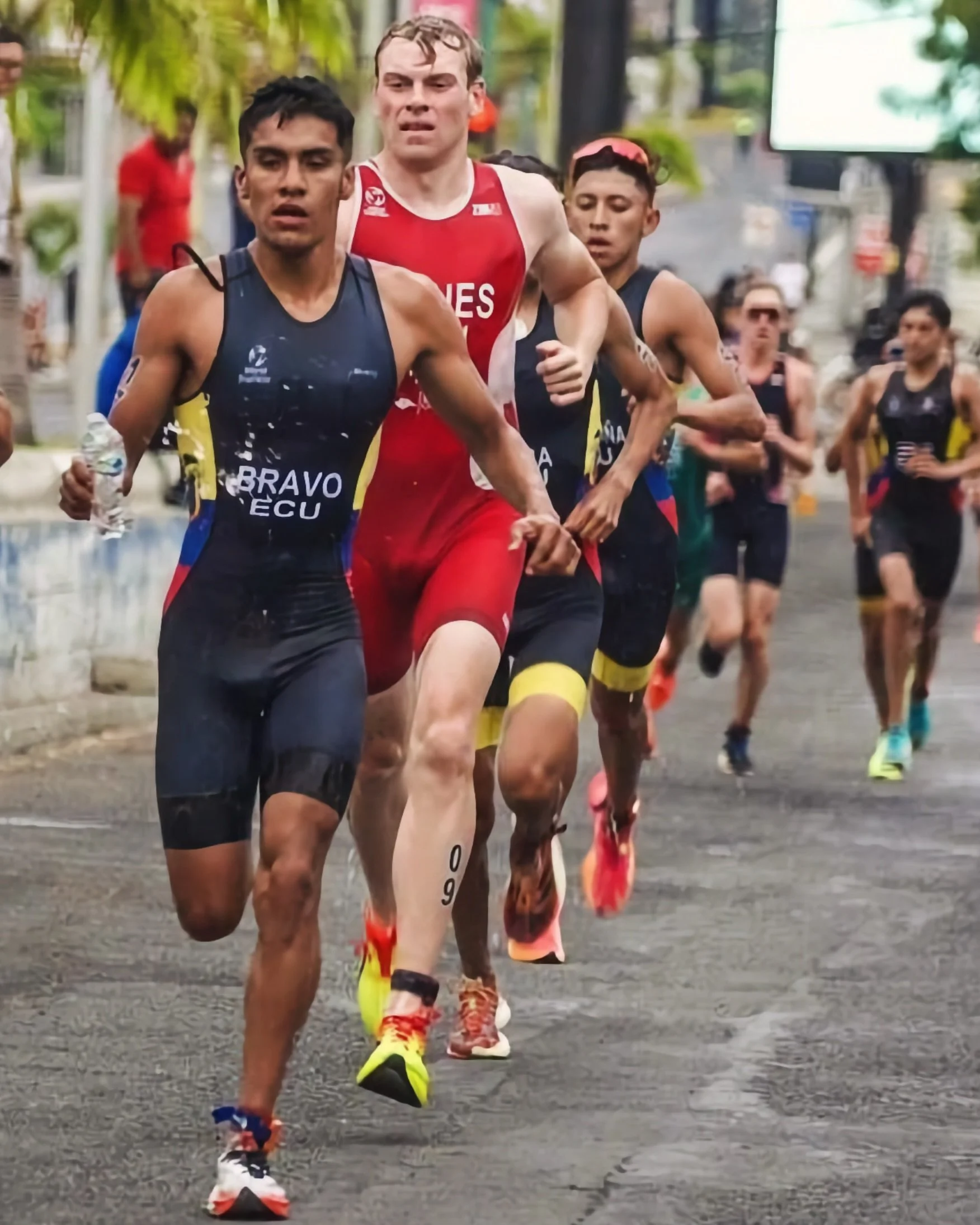 Mattias Bravo running in Latin American Triathlon
