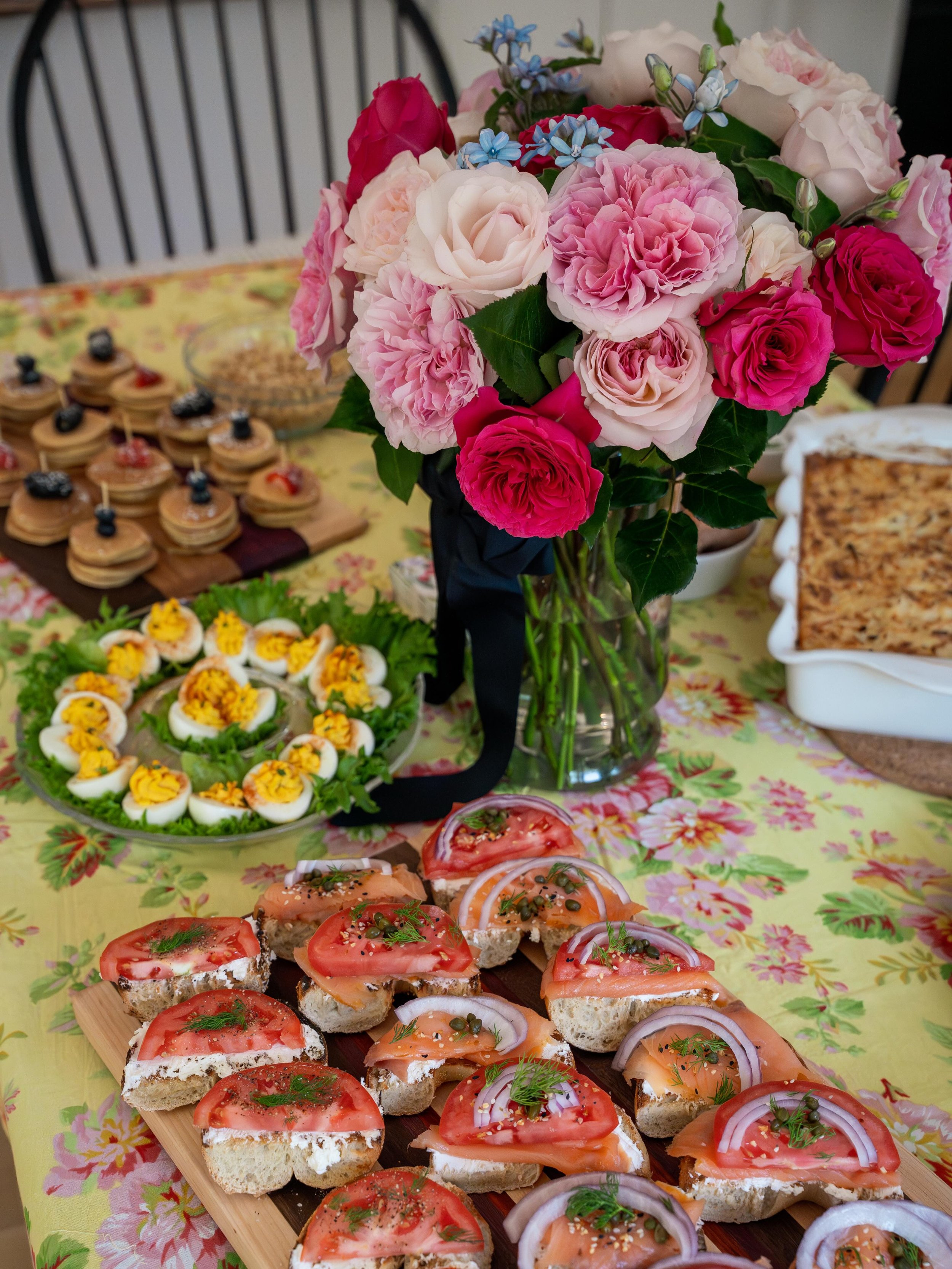 Happy Mother&rsquo;s Day!🥳💐💛

ft. Cooper looking for food under the table 

#njphotographer #nycphotographer #mothersday