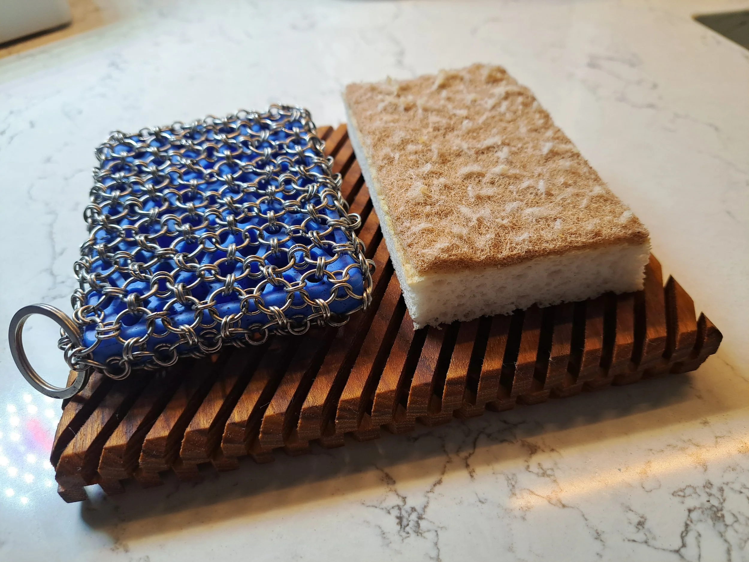 Sponge holder, made from teak