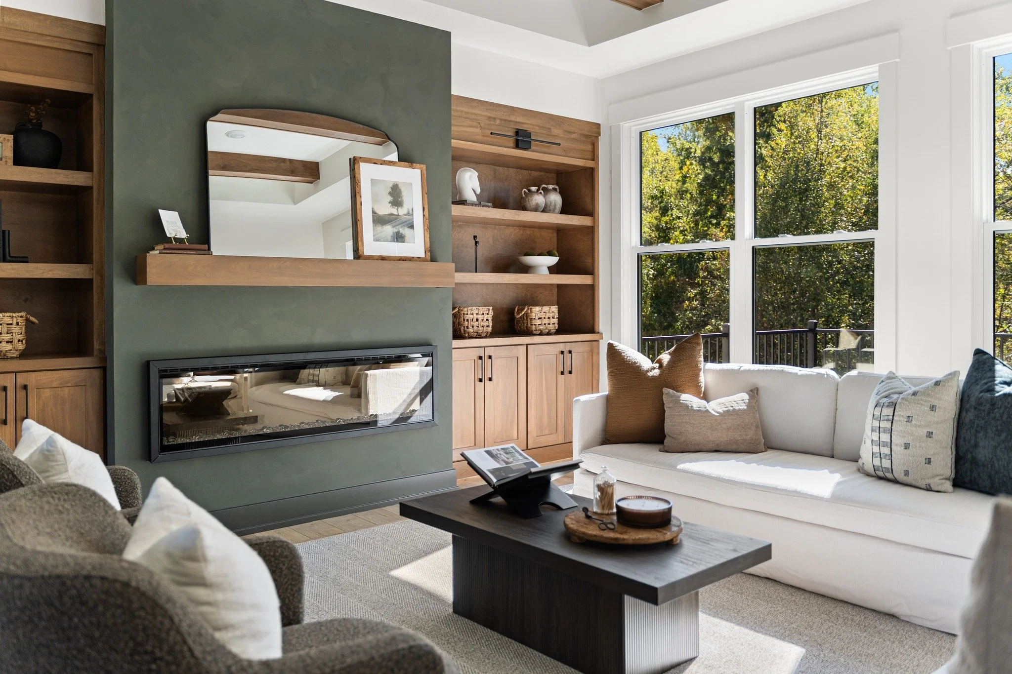 Beautiful staging + modern new build = me taking way too many photos 📸

Beautiful staging, a modern new build, and unlimited angles to work with.
Designers and builders&mdash;spaces like this make my job way too fun.

If you&rsquo;re ready to show y