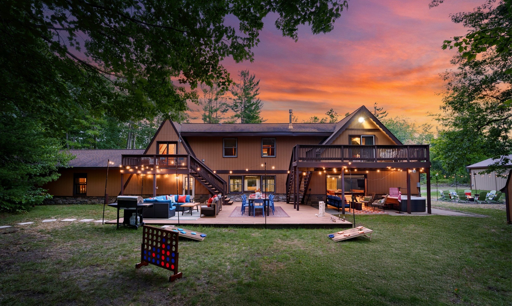 If you want your vacation rental to stand out, twilight photos are a must ✨

They show your space in its most inviting light&mdash;
sunset chats around the fire, relaxing in the hot tub, and evenings spent laughing with friends.

This is the feeling 