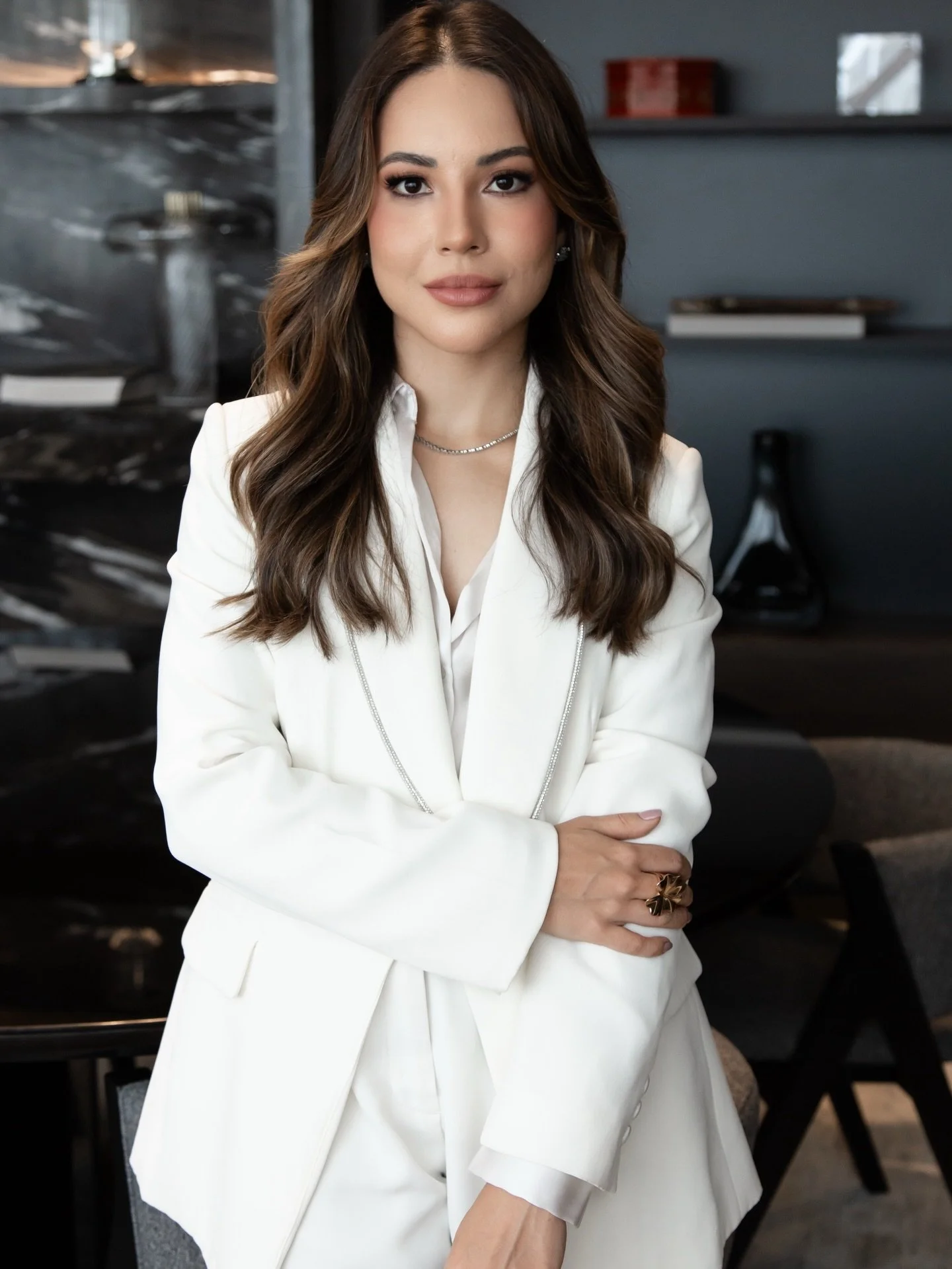 Arquitetura n&atilde;o &eacute; apenas o que se constr&oacute;i.
&Eacute; o que se transmite antes mesmo de falar.

Presen&ccedil;a, inten&ccedil;&atilde;o e identidade.
Isso tamb&eacute;m &eacute; projeto.