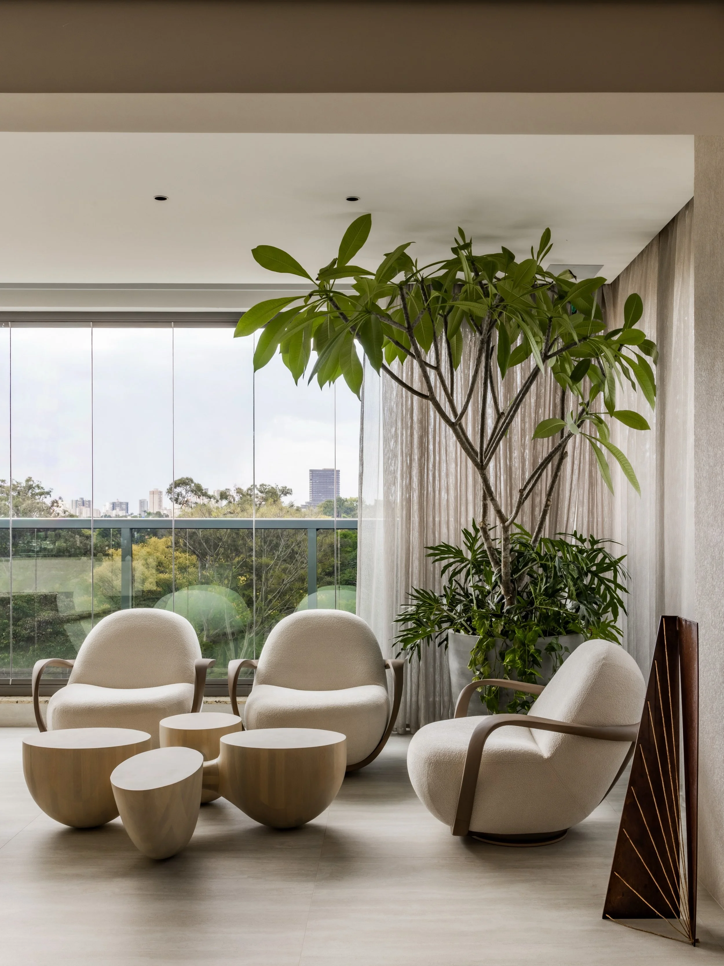 Apto K.T
Ribeir&atilde;o Preto | SP

Um olhar contempor&acirc;neo para um projeto que equilibra a intimidade do morar e o prazer de receber, com a identidade de quem vive aqui.

Morize Arquitetura | Arquitetura Autoral

Projeto: Morize Arquitetura
Eq