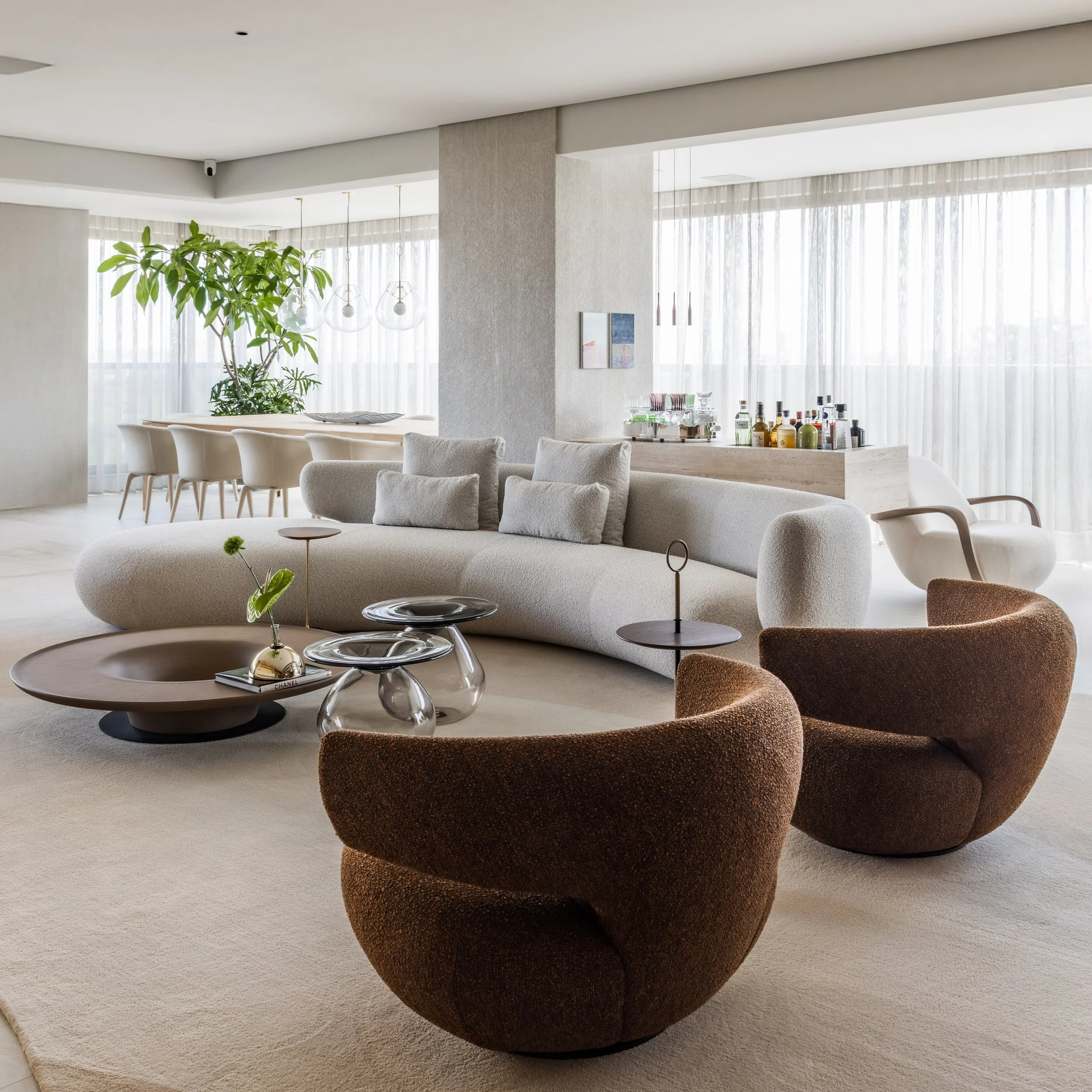 Apto K.T | Ribeir&atilde;o Preto - SP

Aconchego que se revela nos detalhes.

Um projeto que equilibra a intimidade do morar e o prazer de receber, com a identidade de quem vive aqui.

Morize Arquitetura | Arquitetura Autoral

Projeto - Morize Arquit