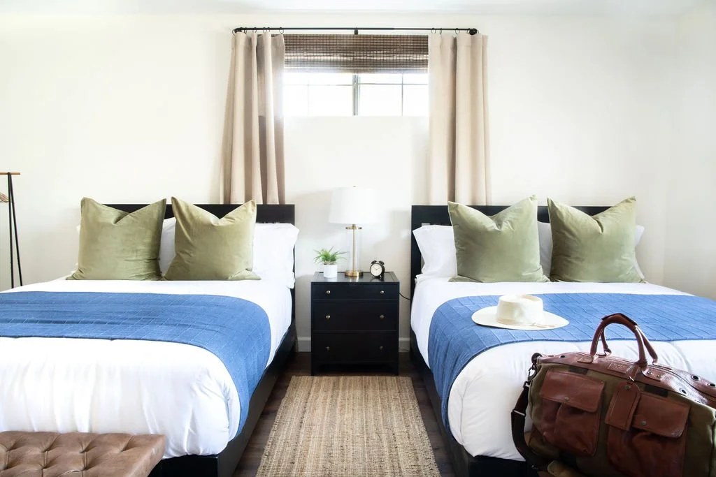 1 Queen Bed in Downstairs Ballena Building (All-Inclusive: Male-Only Lodging + Meals)