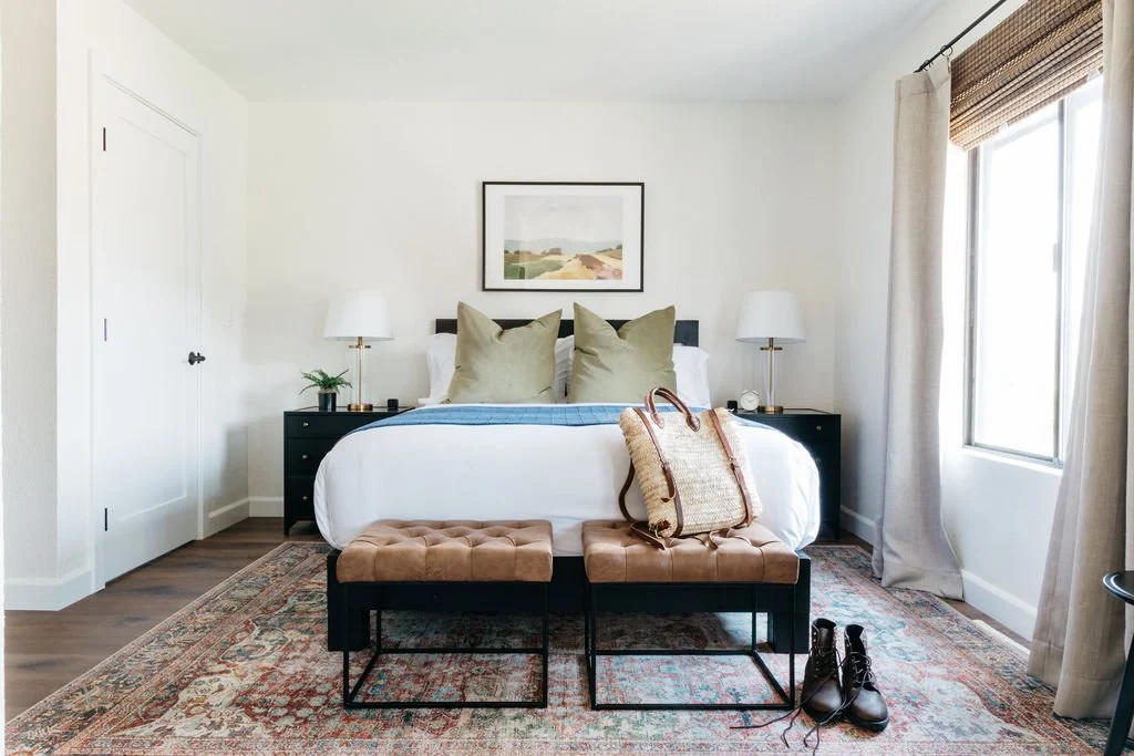 1 Queen Room in Wynne Building (For Couples/All-Inclusive: Private Lodging + Meals)