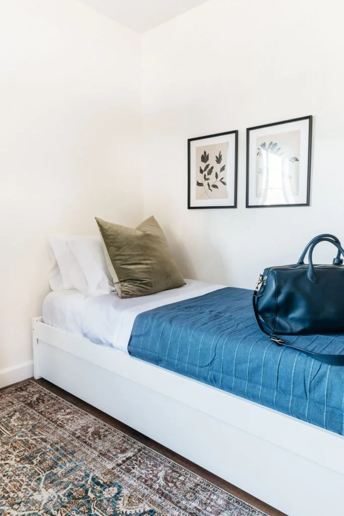 1 Twin Bed in Downstairs Ballena Building (All-Inclusive: Male-Only Lodging + Meals)