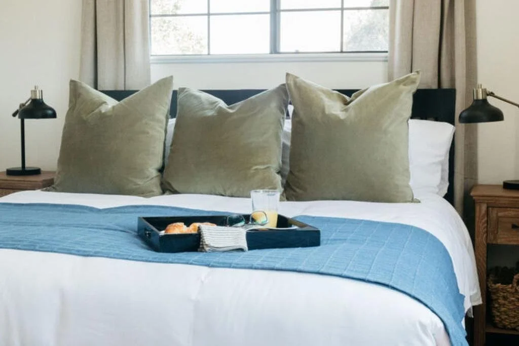 1 King Room in Upstairs Ballena Building (All-Inclusive: Female-Only Lodging + Meals)