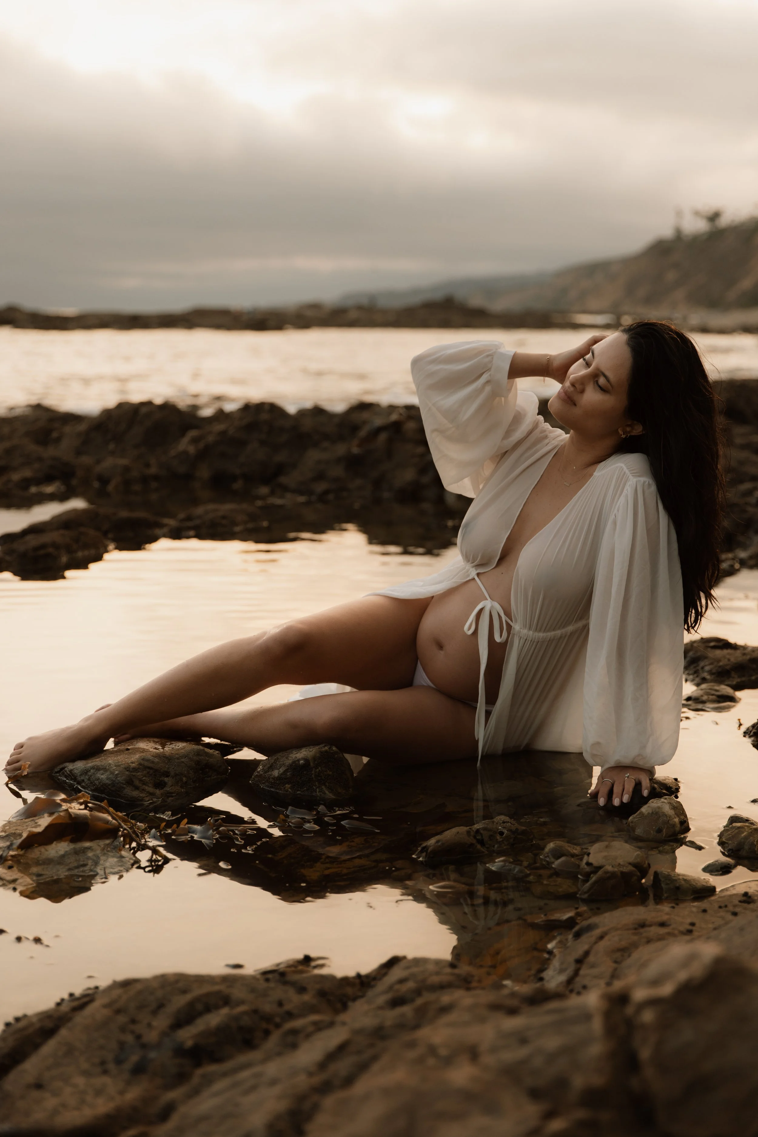 Maternity photographer photographing a pregnancy in Orange County during an outdoor session