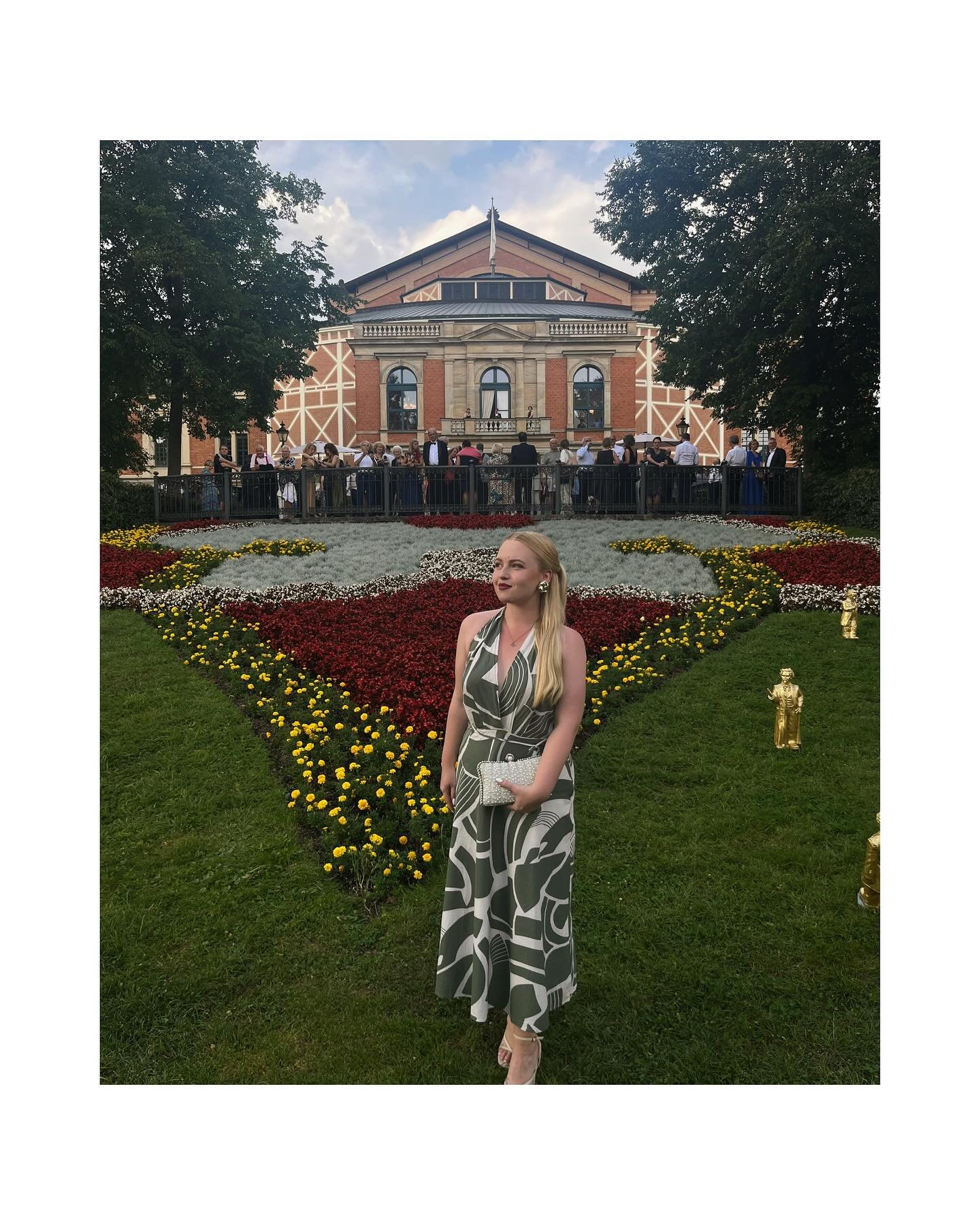 RICHARD
WAGNER
STIPENDIUM 
2025✨

Danke an den @rwvhannover und @richardwagnerscholarship f&uuml;r unvergessliche Tage in Bayreuth 🌞