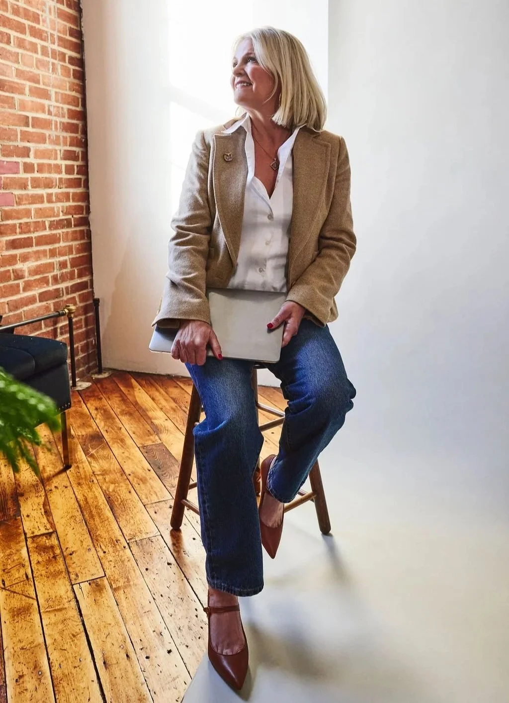 Lisa Axios leading a corporate leadership training workshop