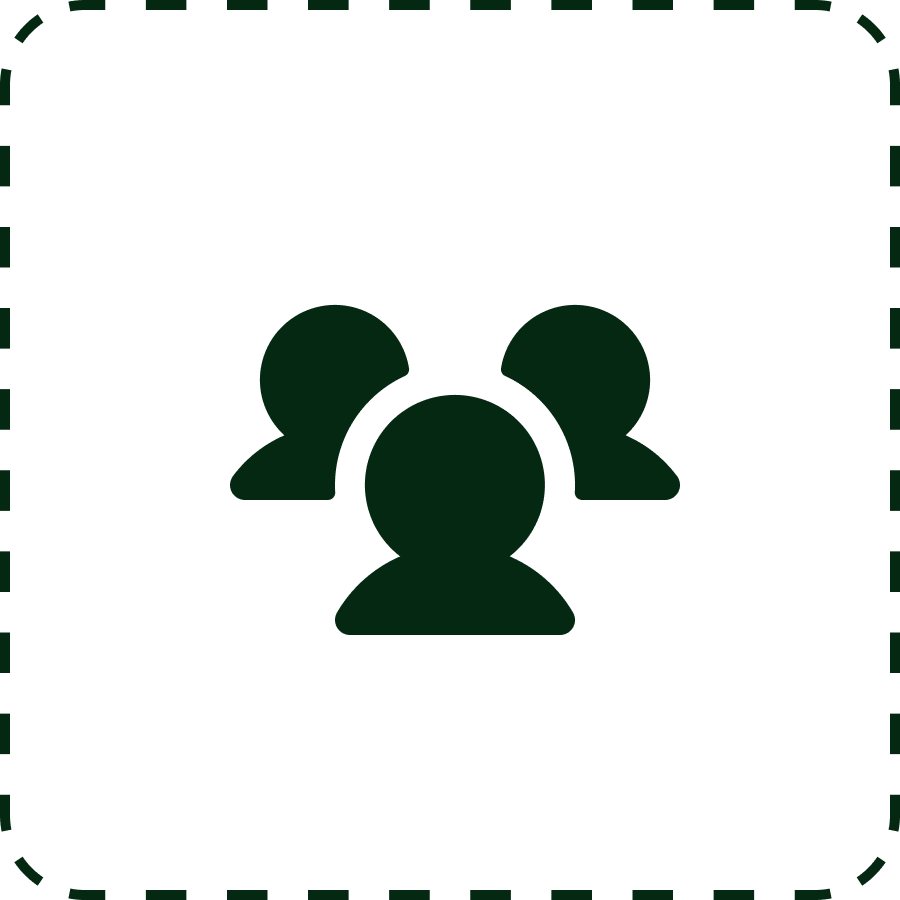 Icon of three green human figures representing a group or team.