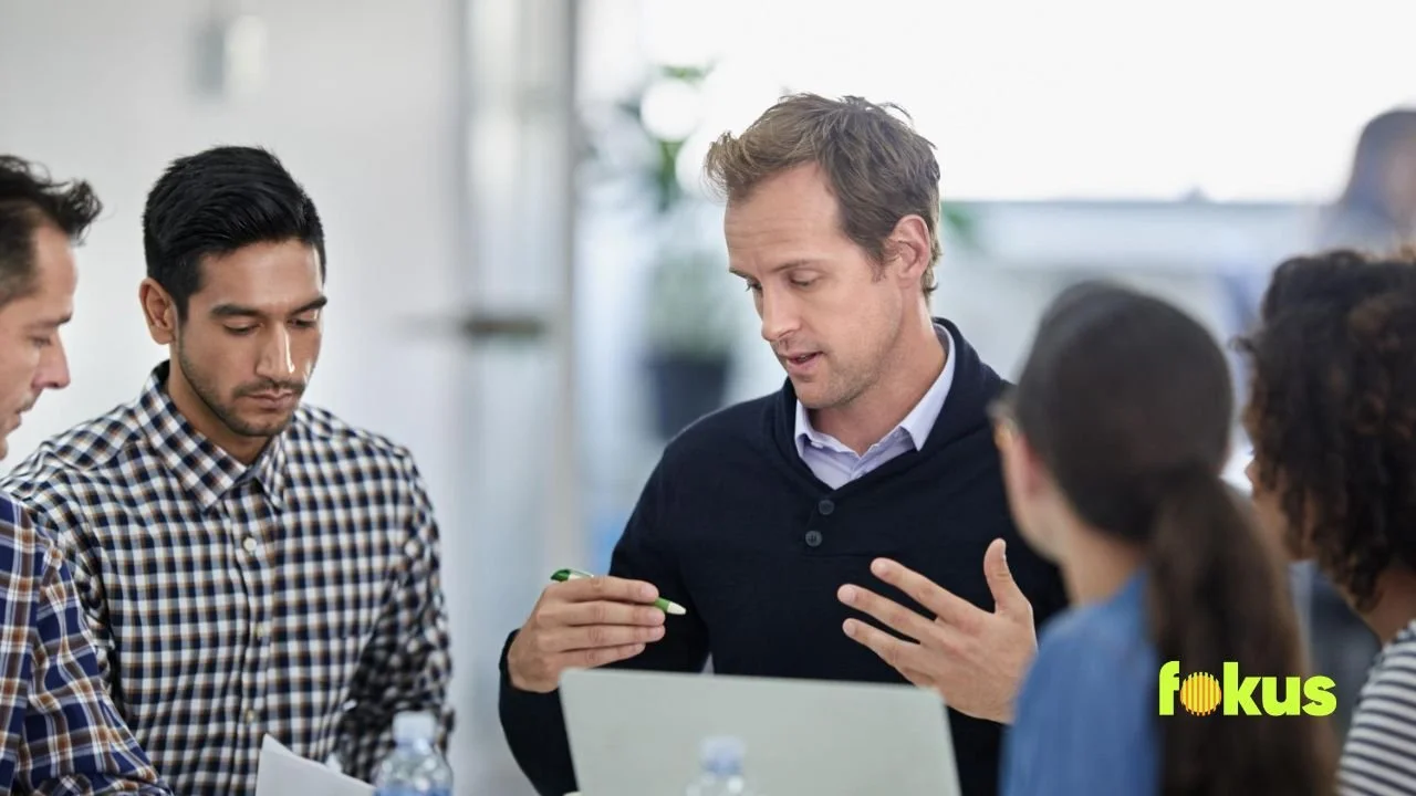 a person is explaining about engagement traning service