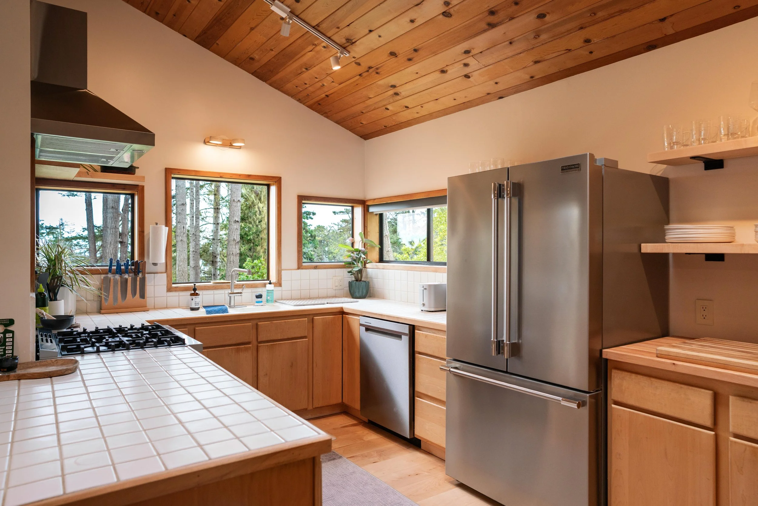 37940_pacific_view_drive_4_19_26_nik_z_photo-19.jpg
