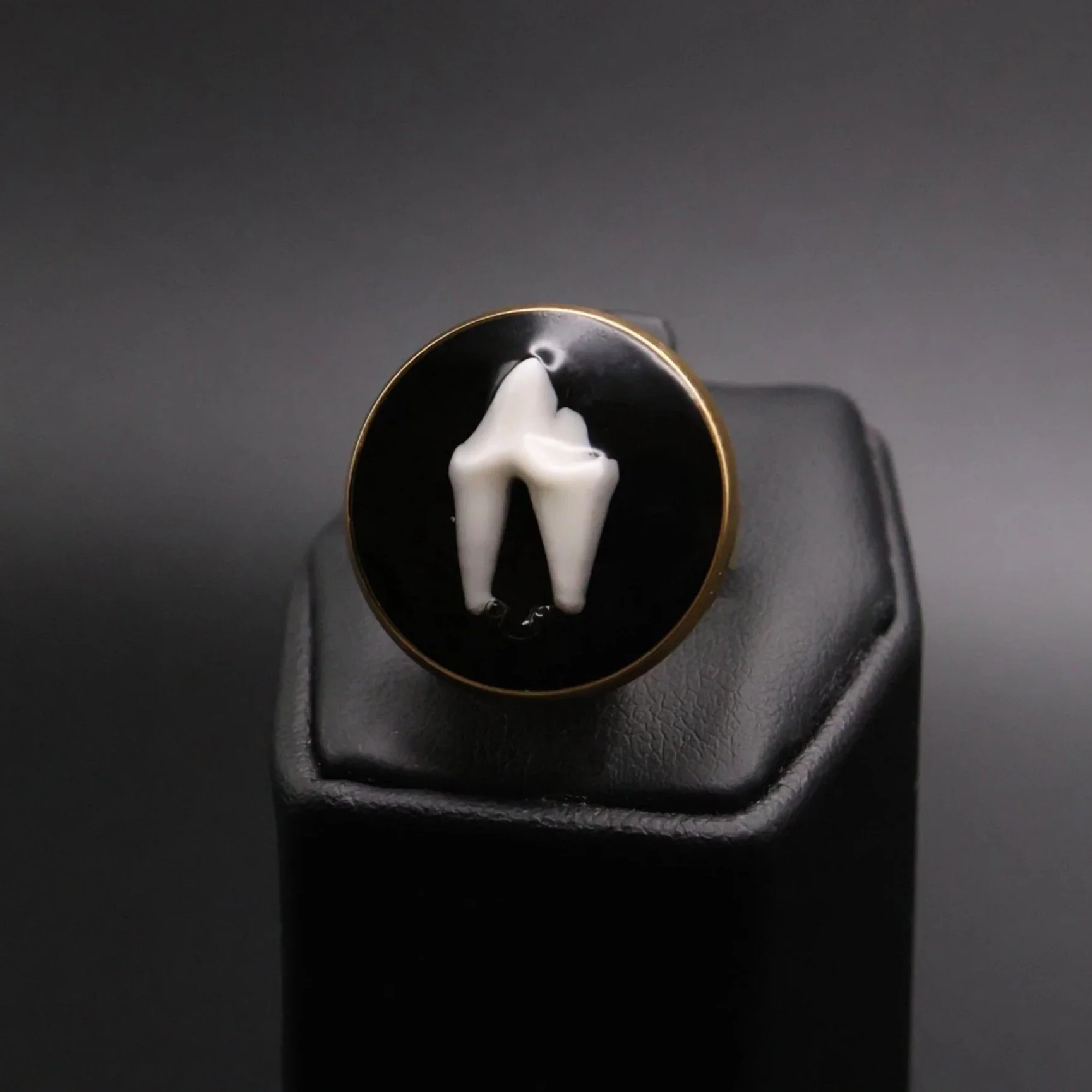 Vulpina Round Ring | Gold or Silver | Multiple Sizes